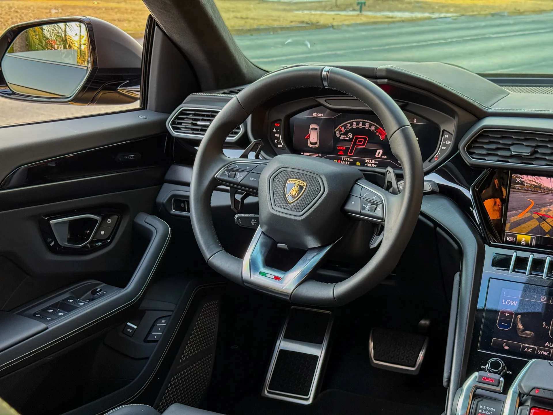 Car image 18
