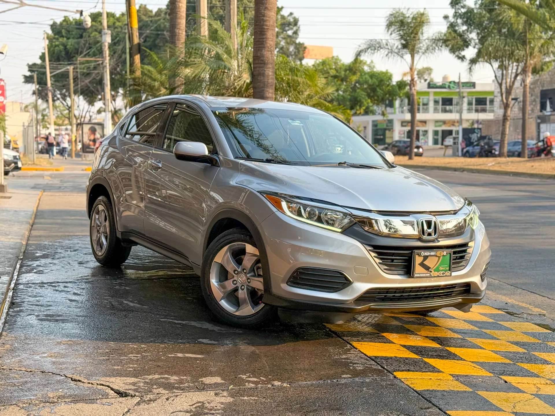 Car image 4
