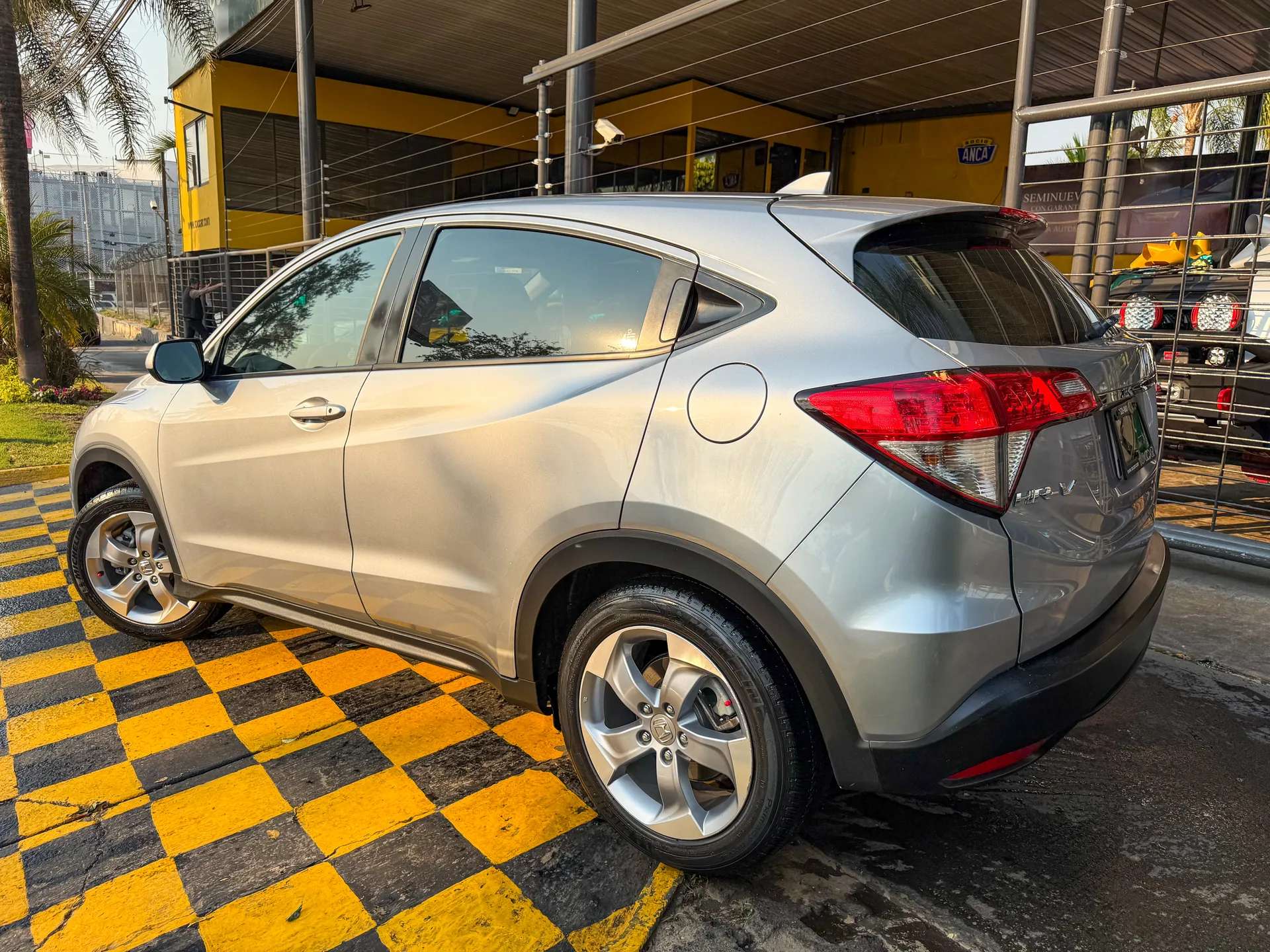 Car image 6