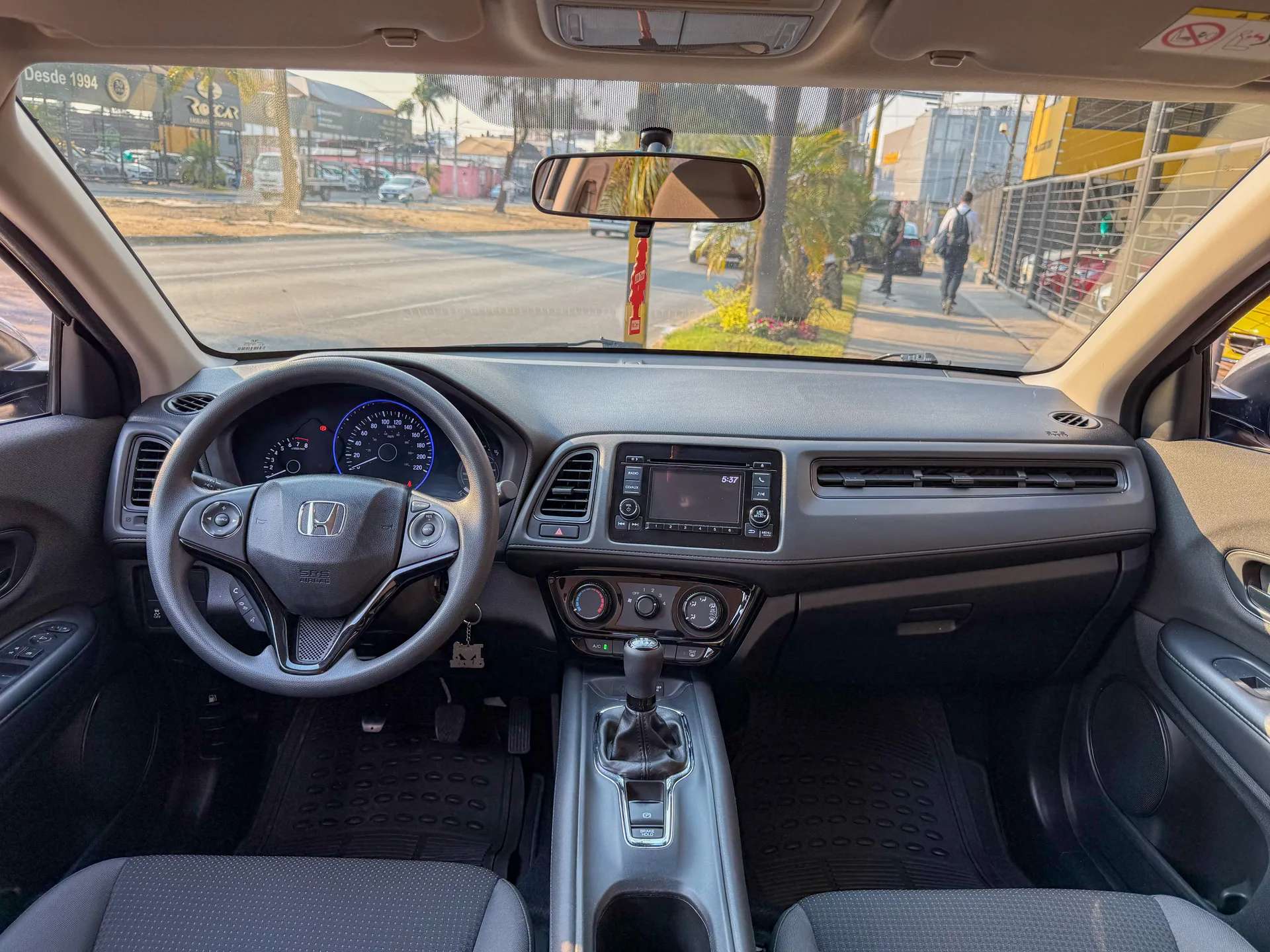 Car image 10