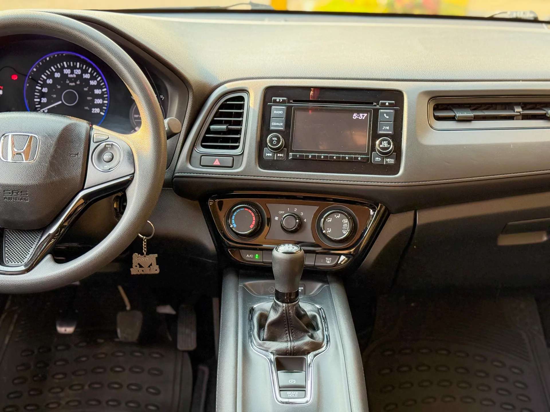 Car image 11