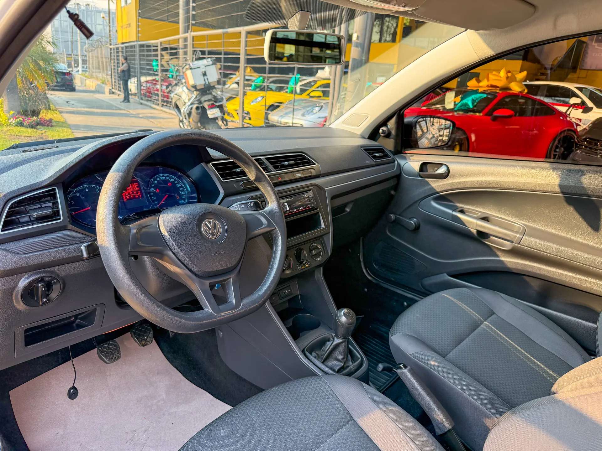 Car image 9
