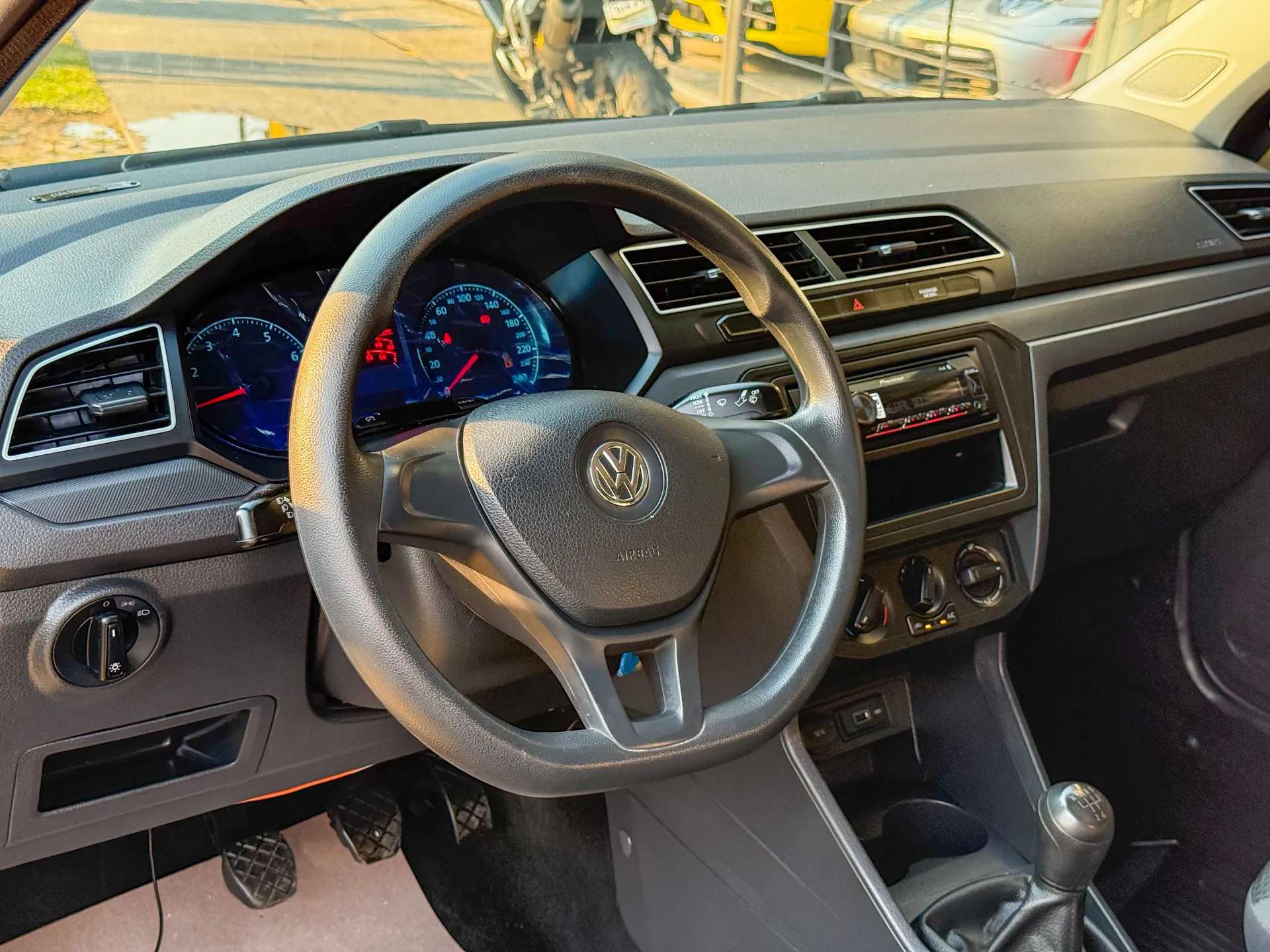 Car image 10