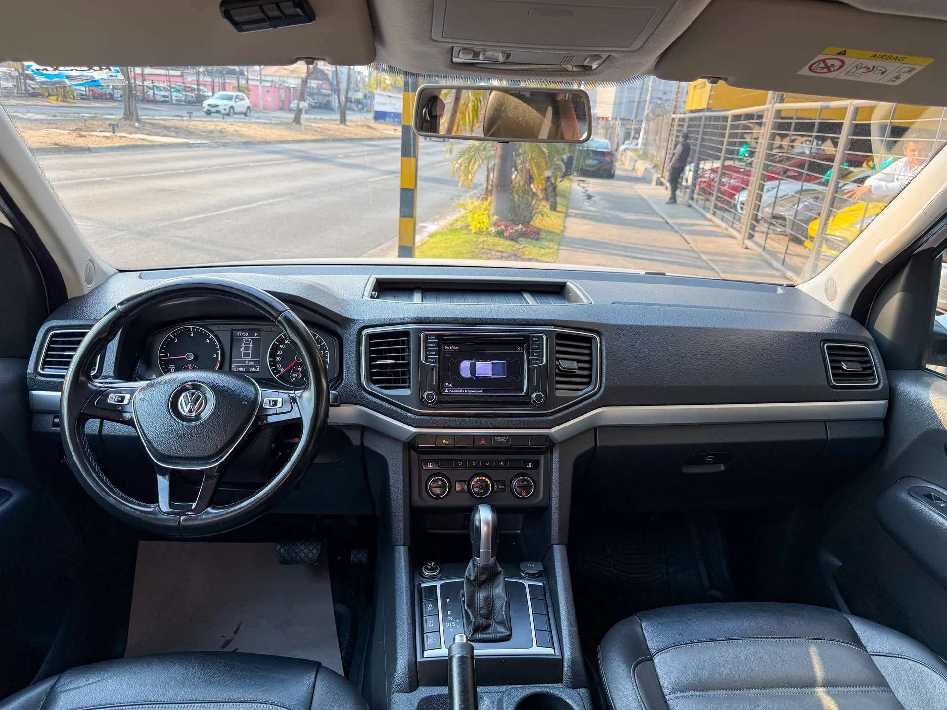Car image 10