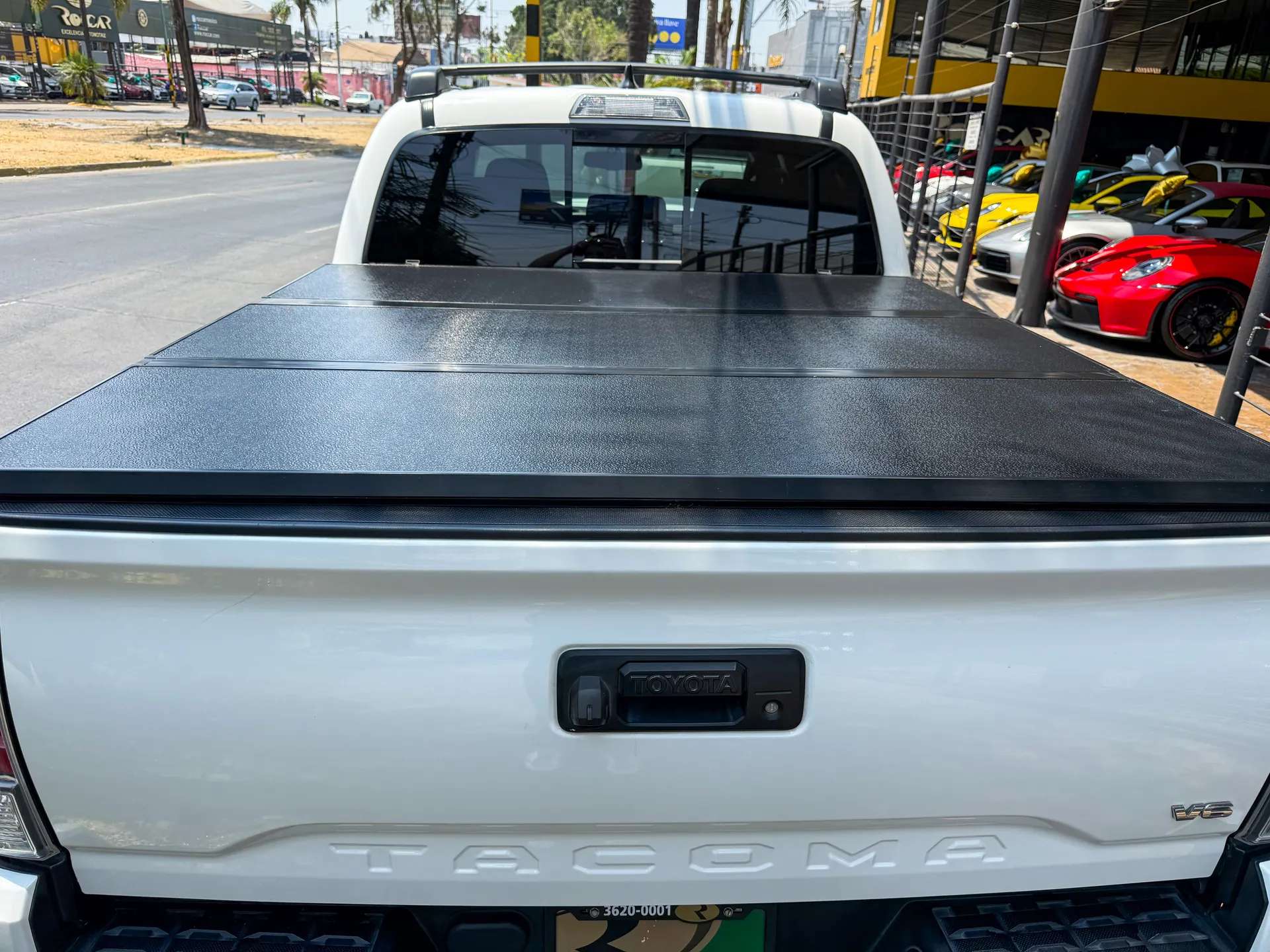Car image 9