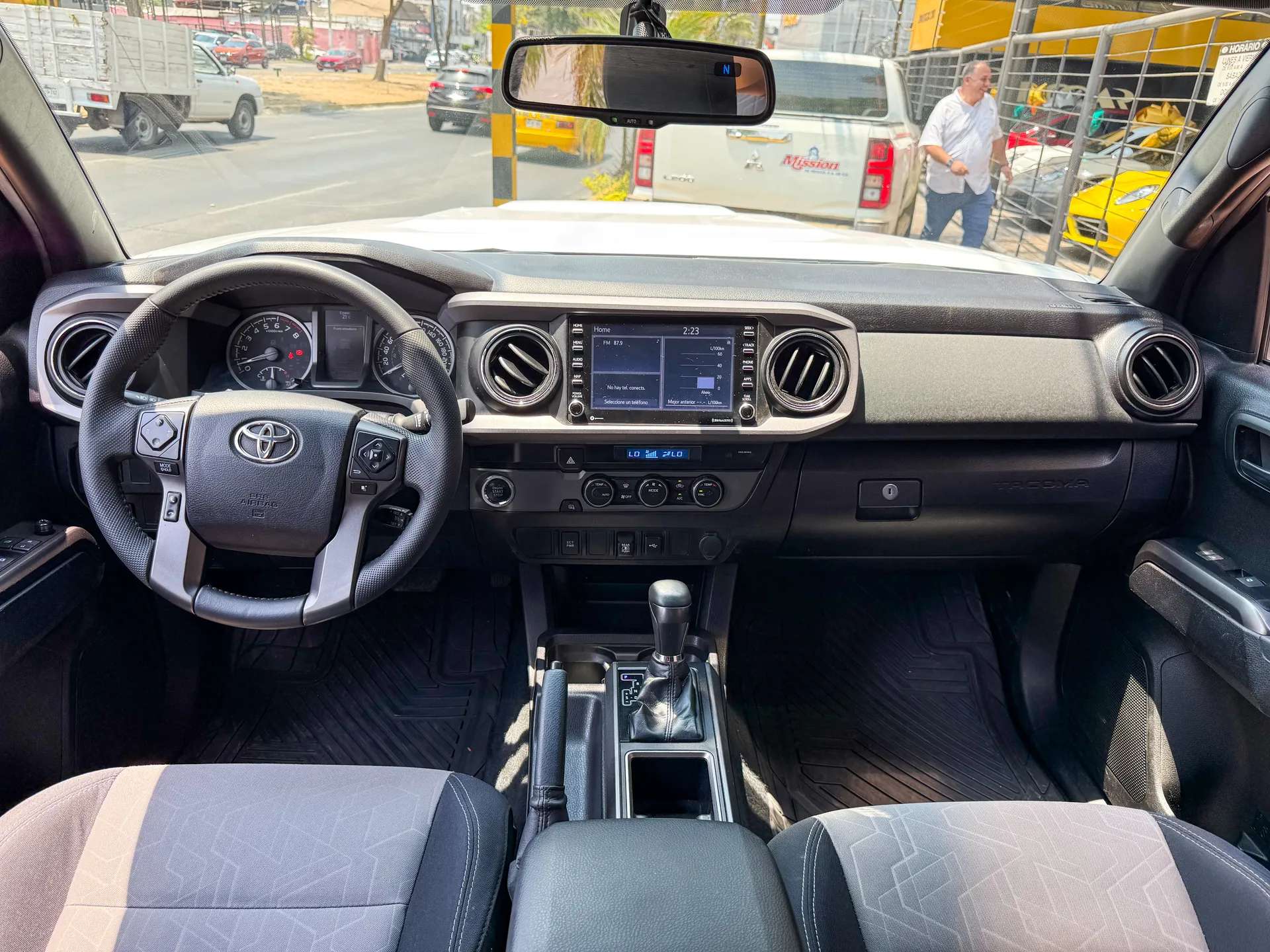 Car image 11