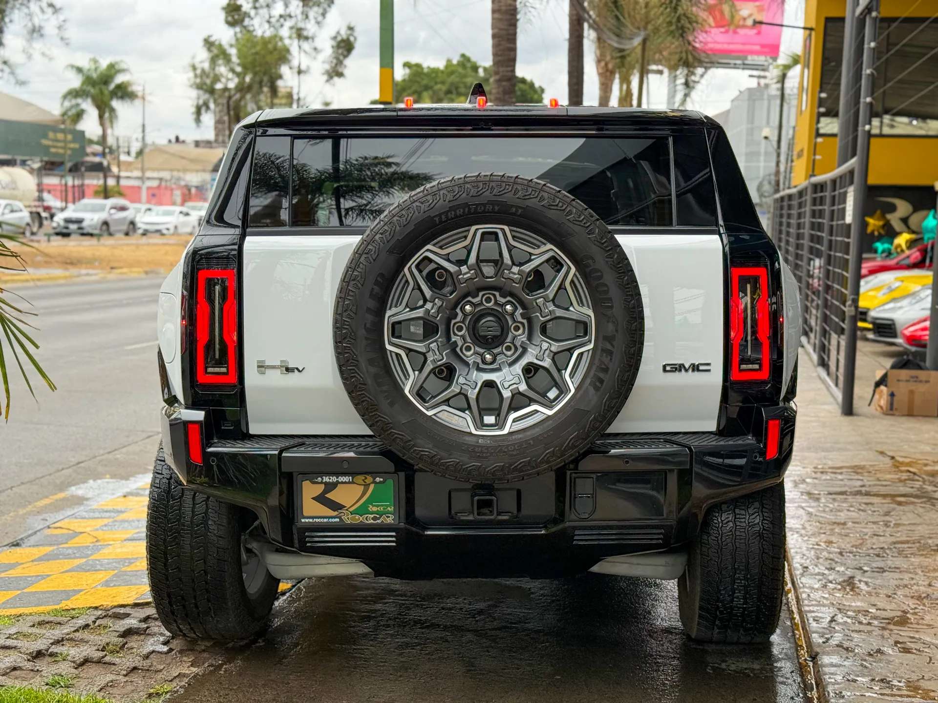 Car image 9
