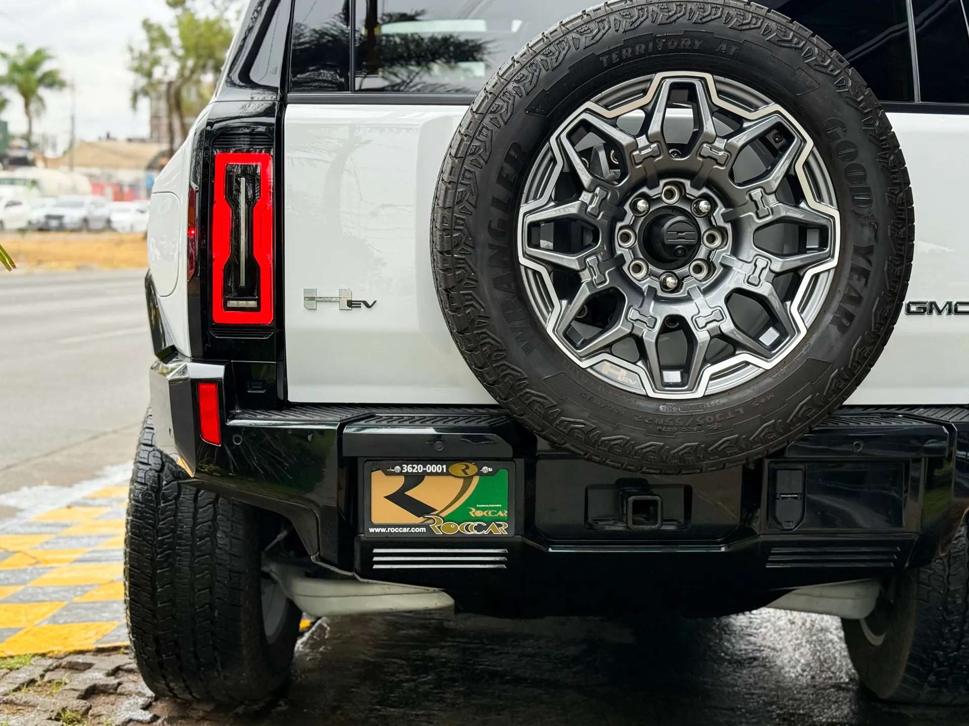 Car image 10