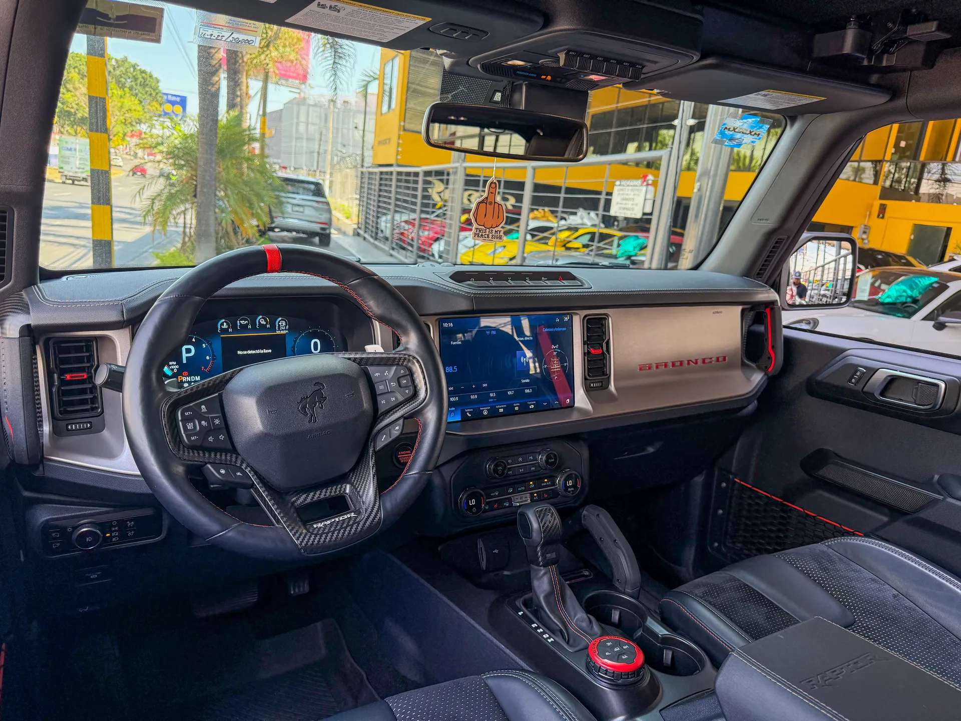 Car image 13