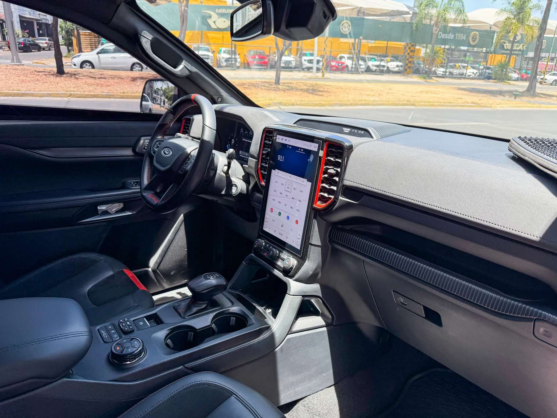 Car image 14