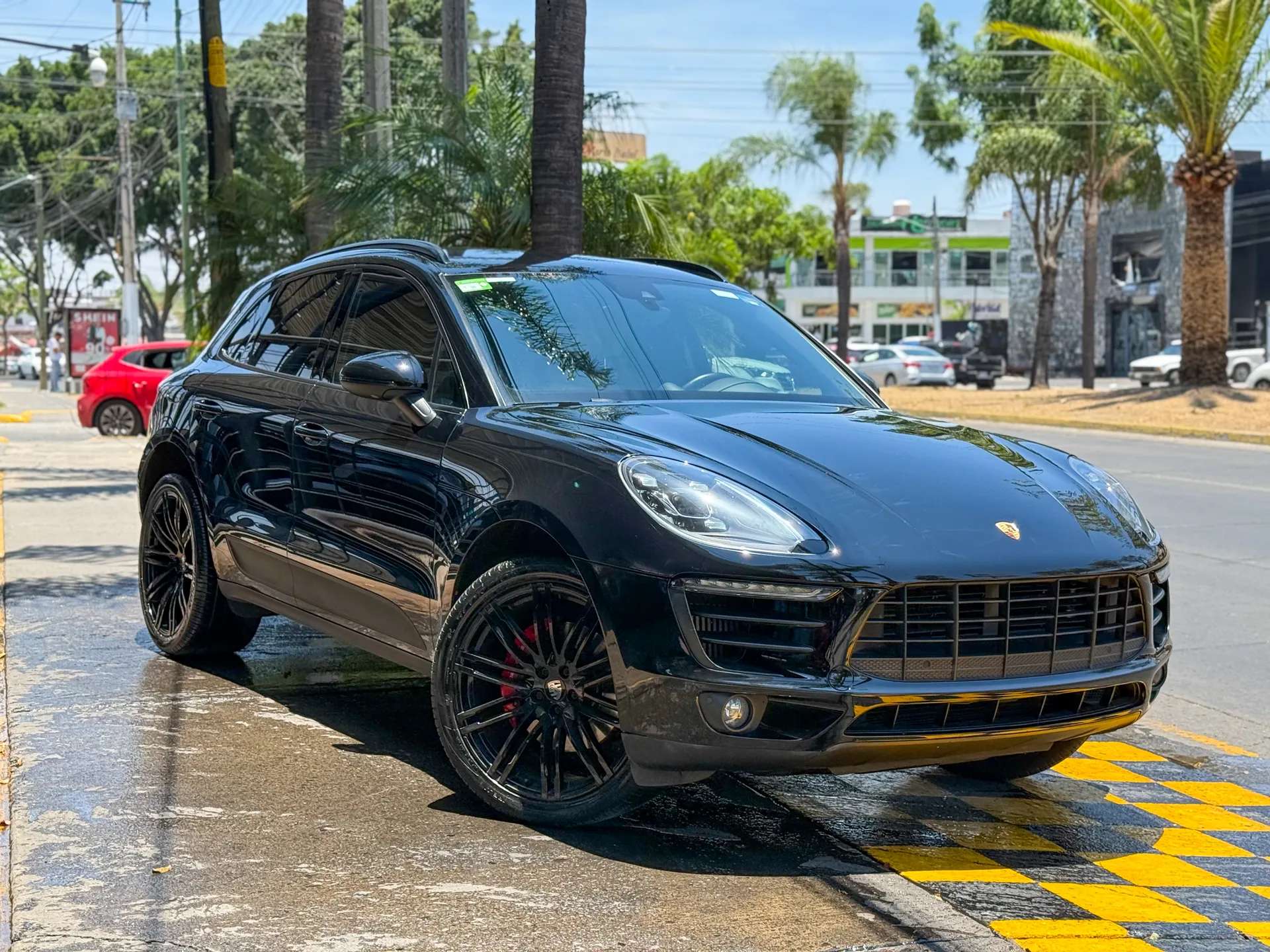 Car image 4
