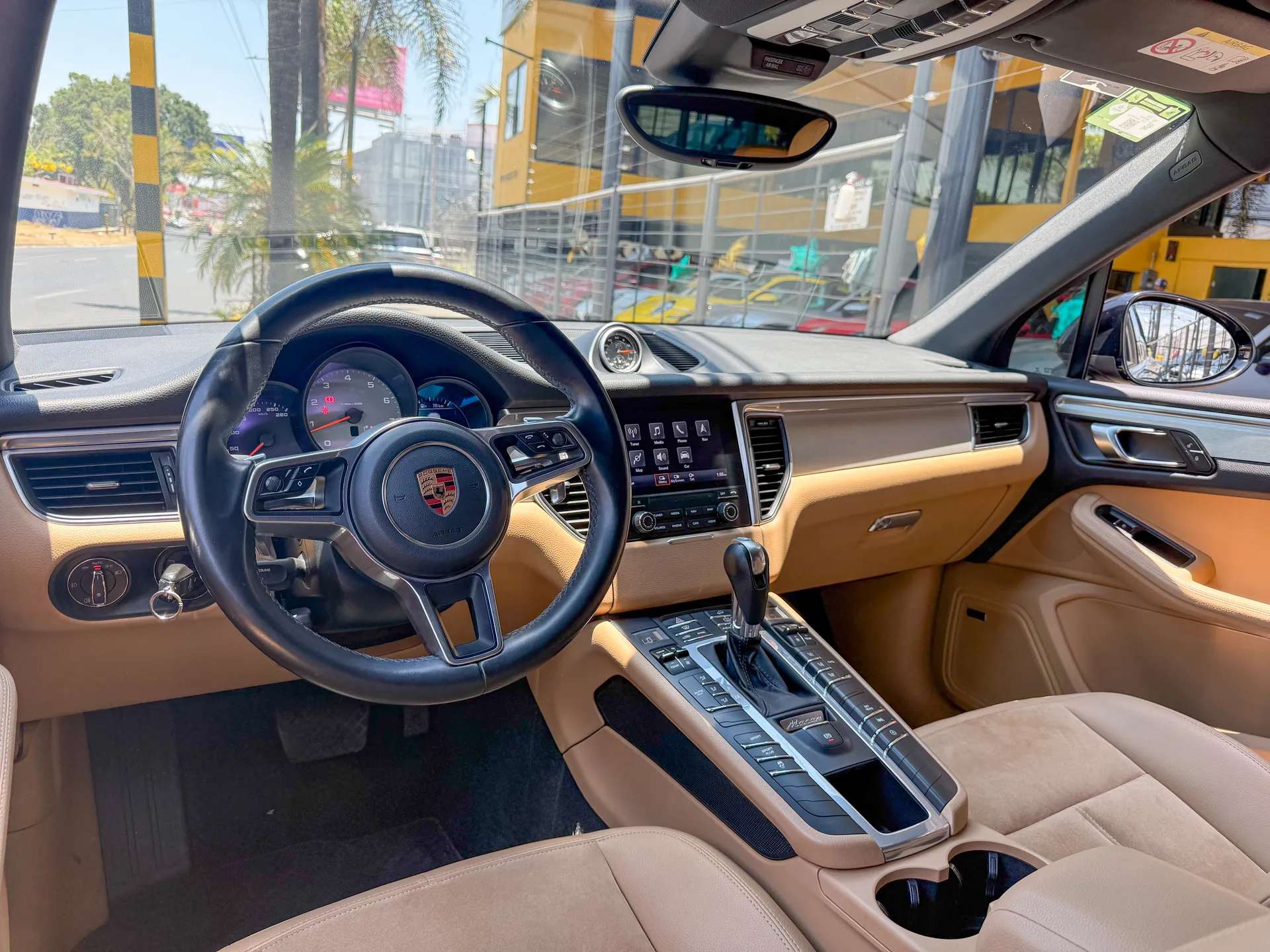 Car image 10