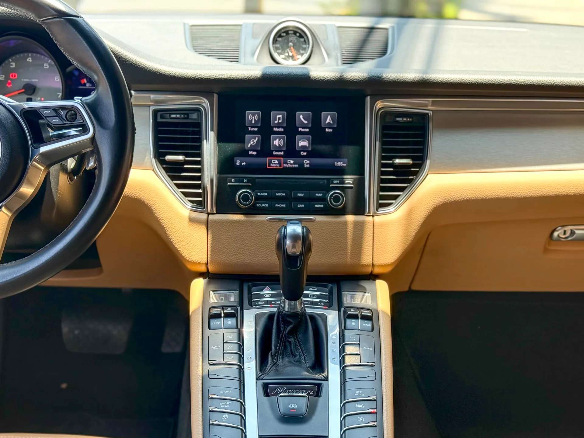 Car image 12