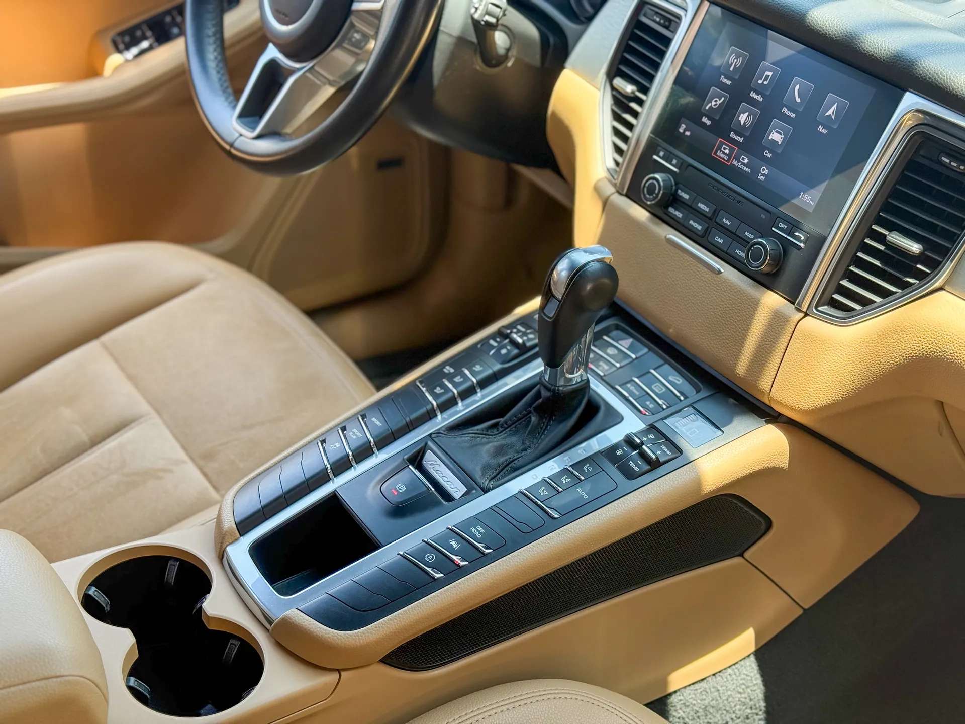 Car image 14