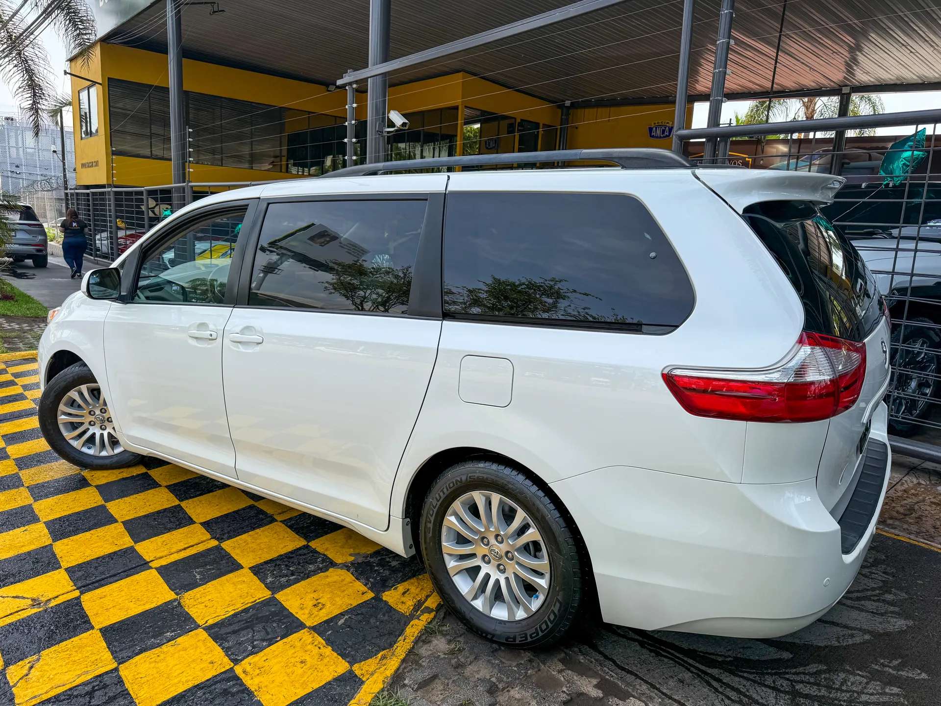 Car image 6
