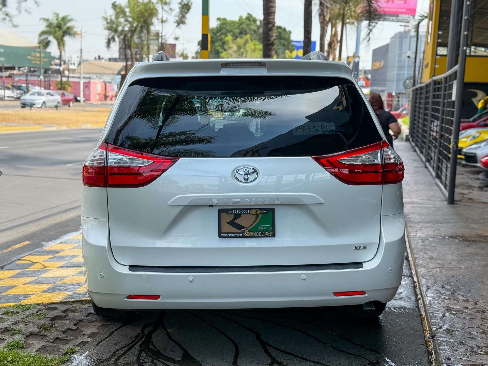 Car image 8