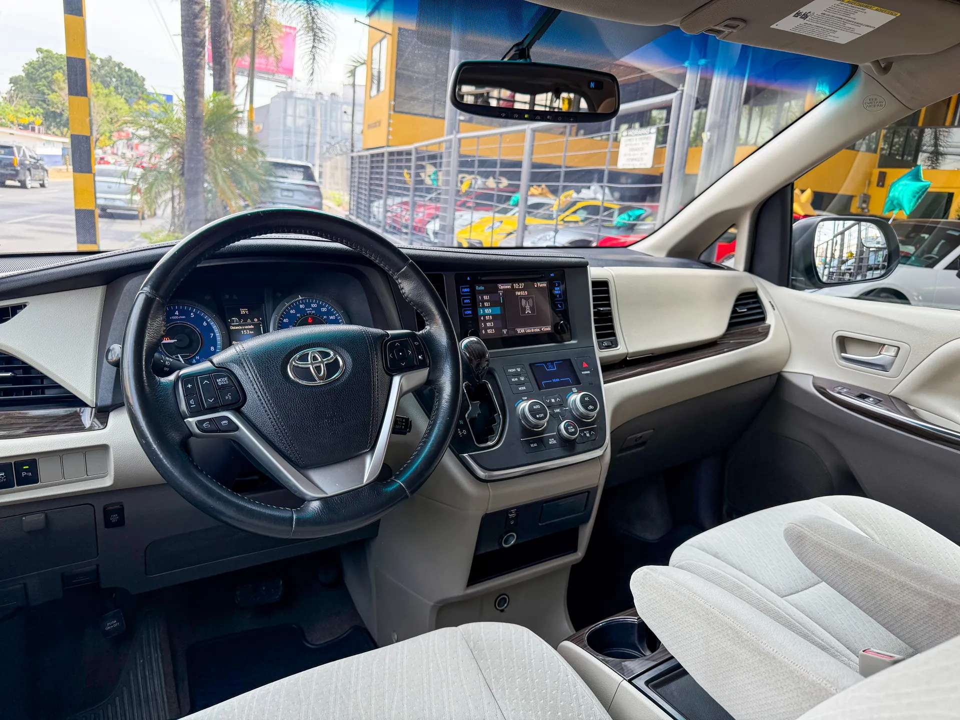 Car image 9
