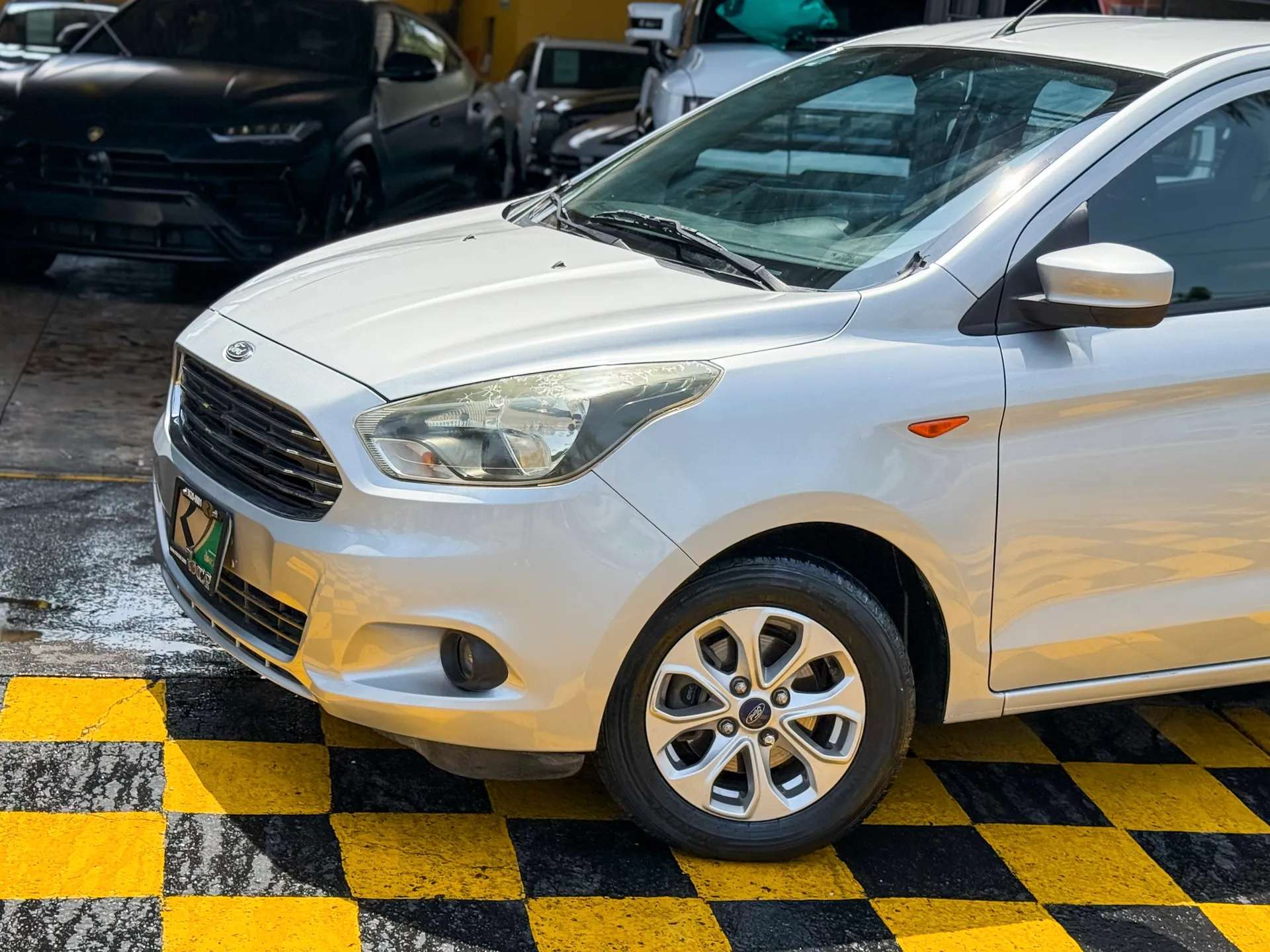 Car image 2