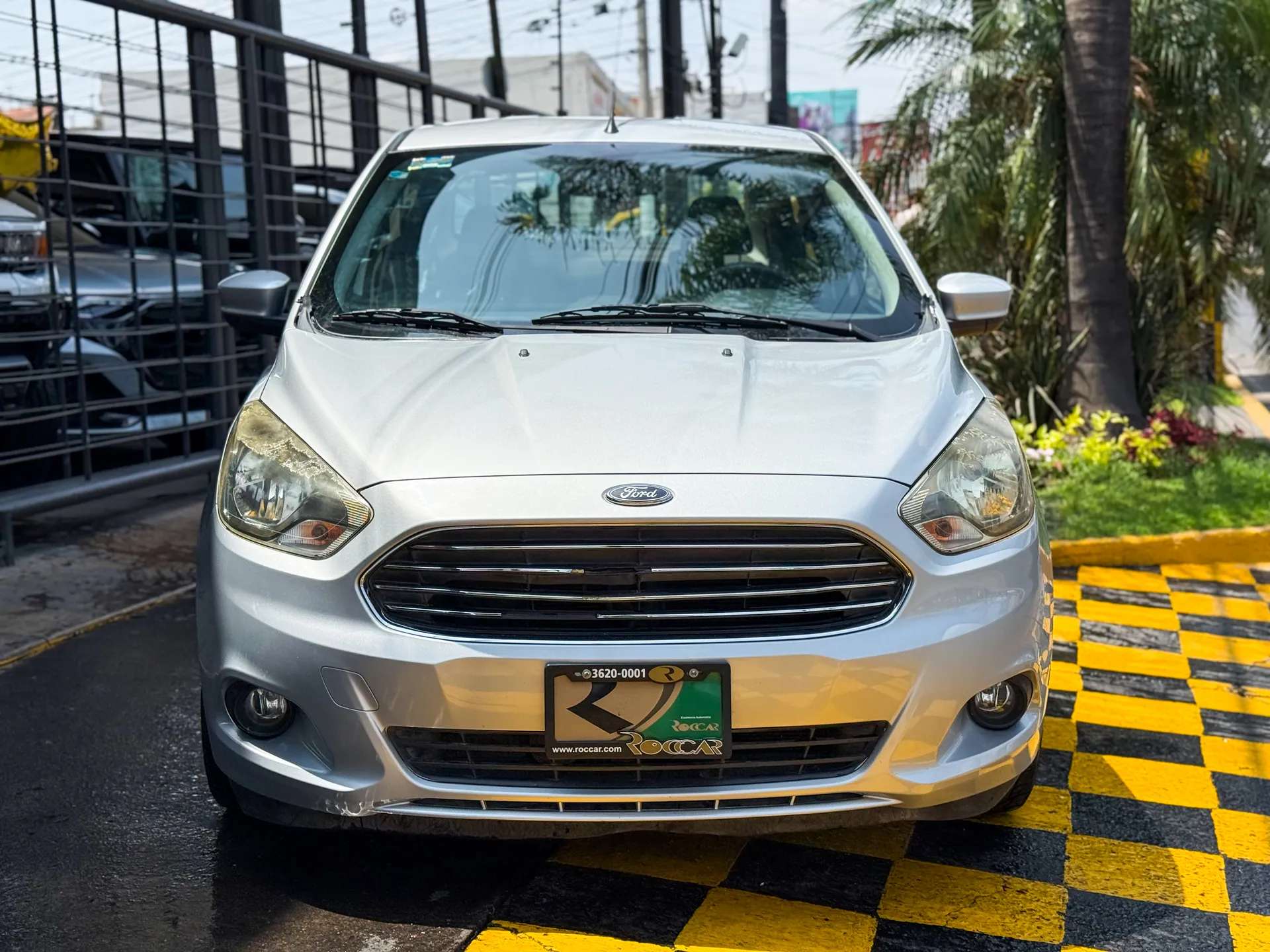 Car image 3