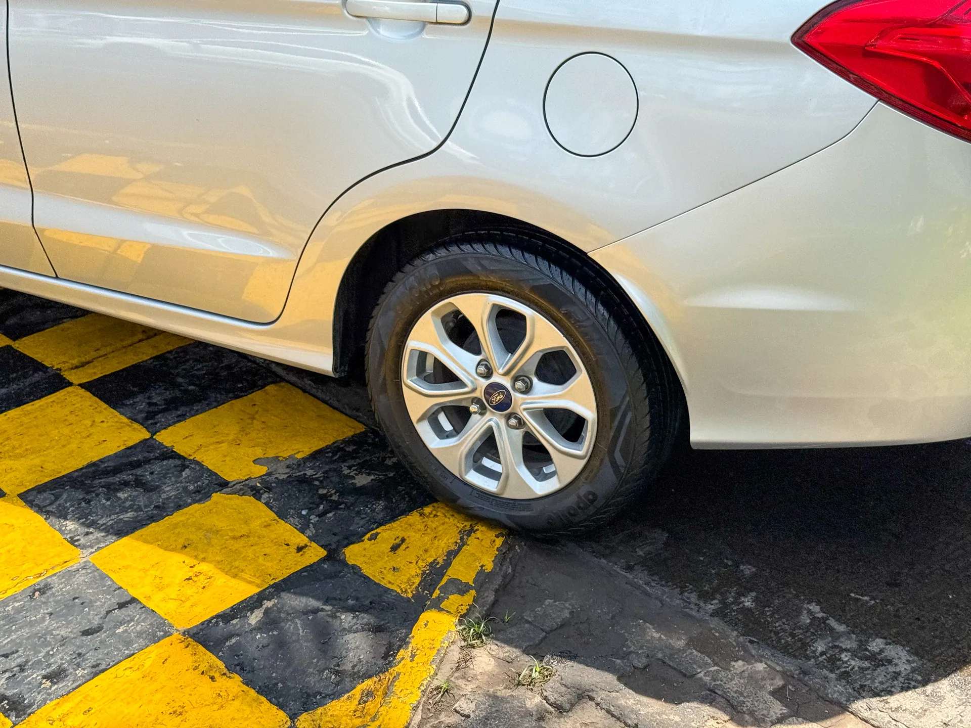 Car image 7