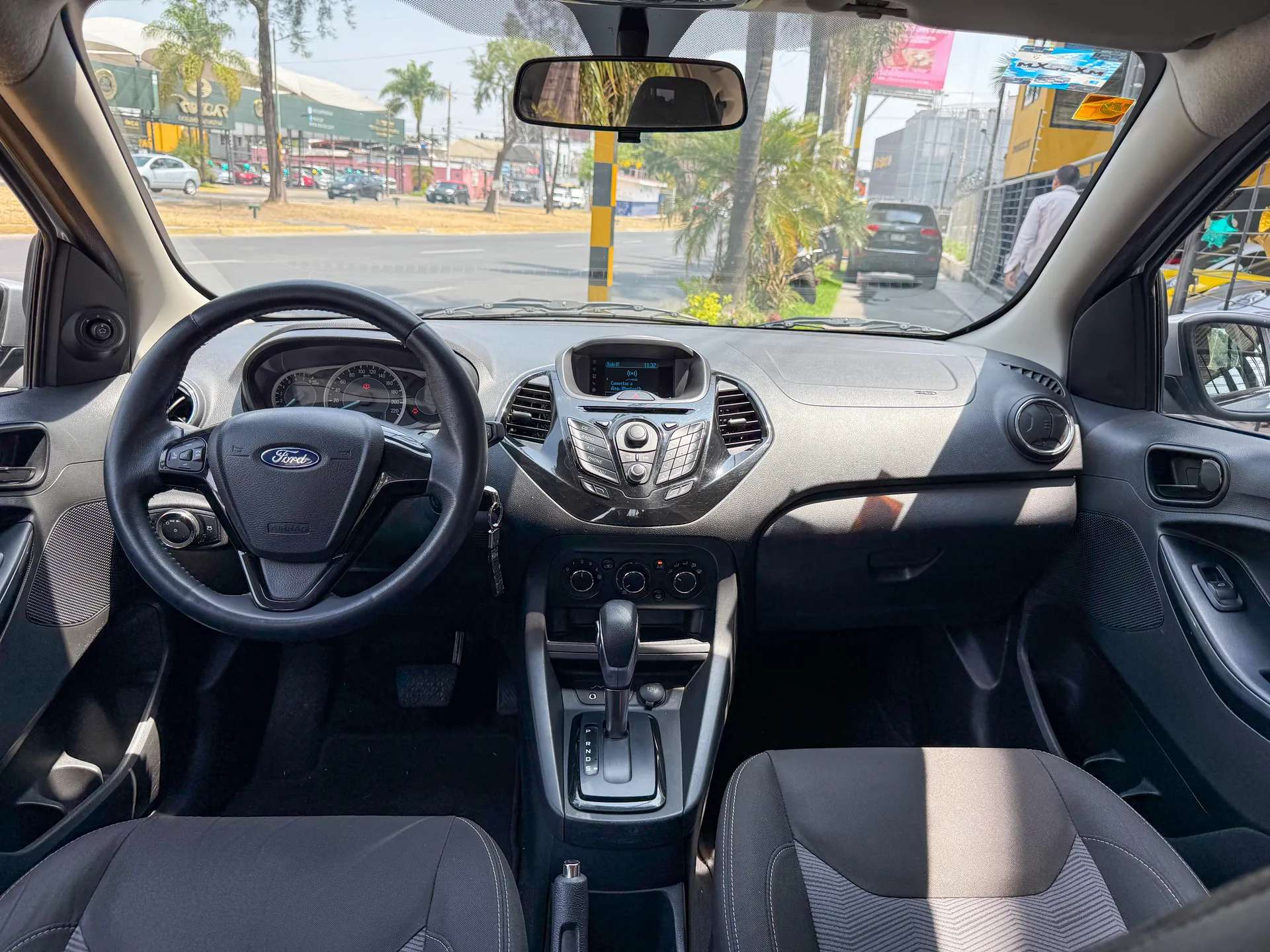 Car image 10