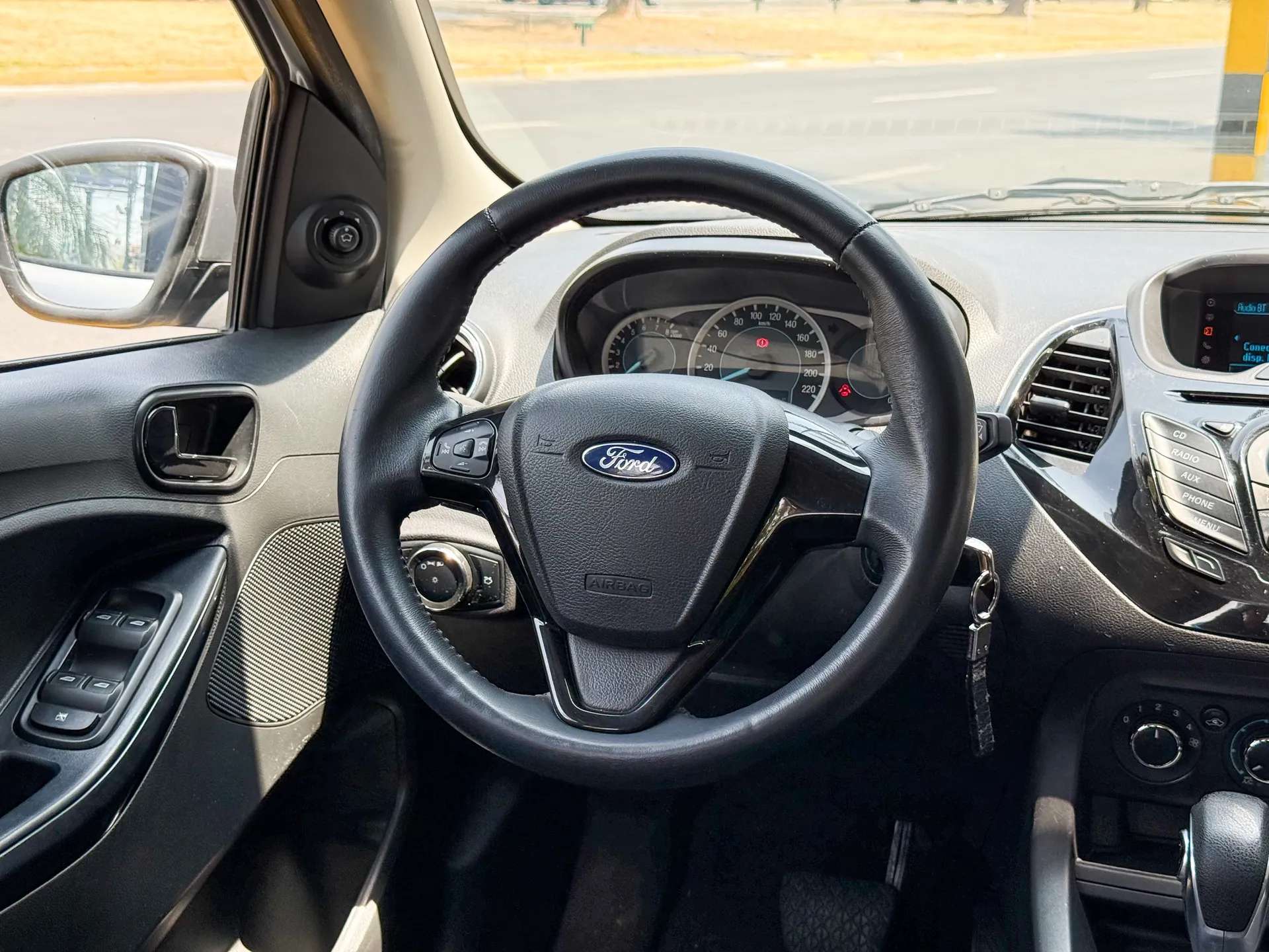 Car image 12