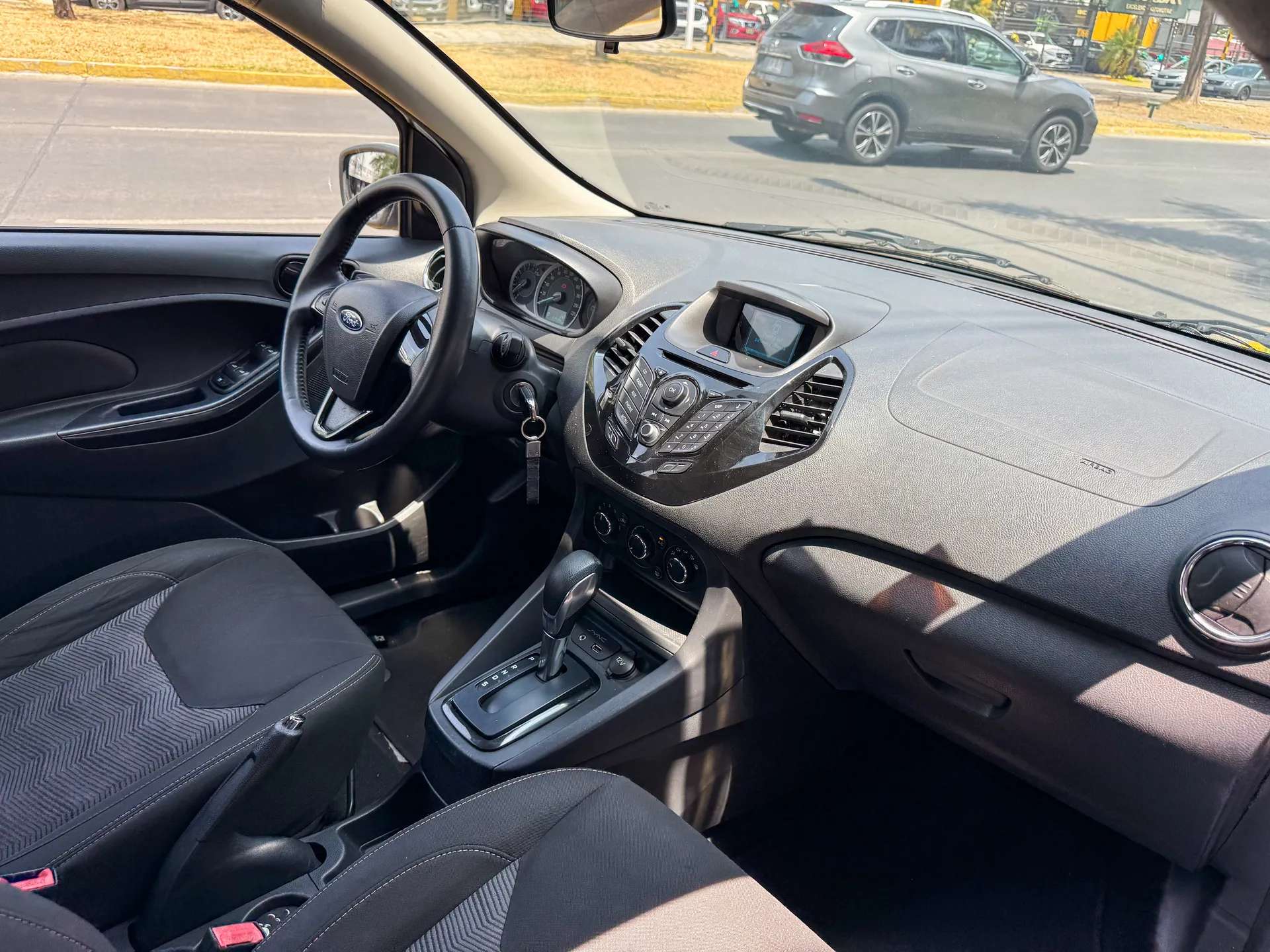 Car image 13