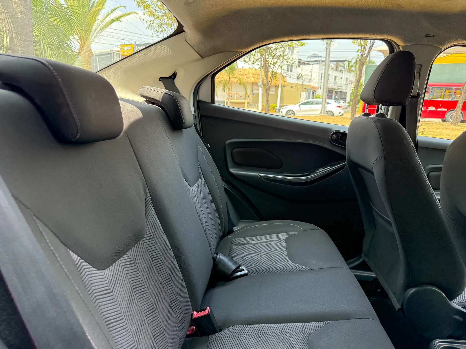 Car image 16