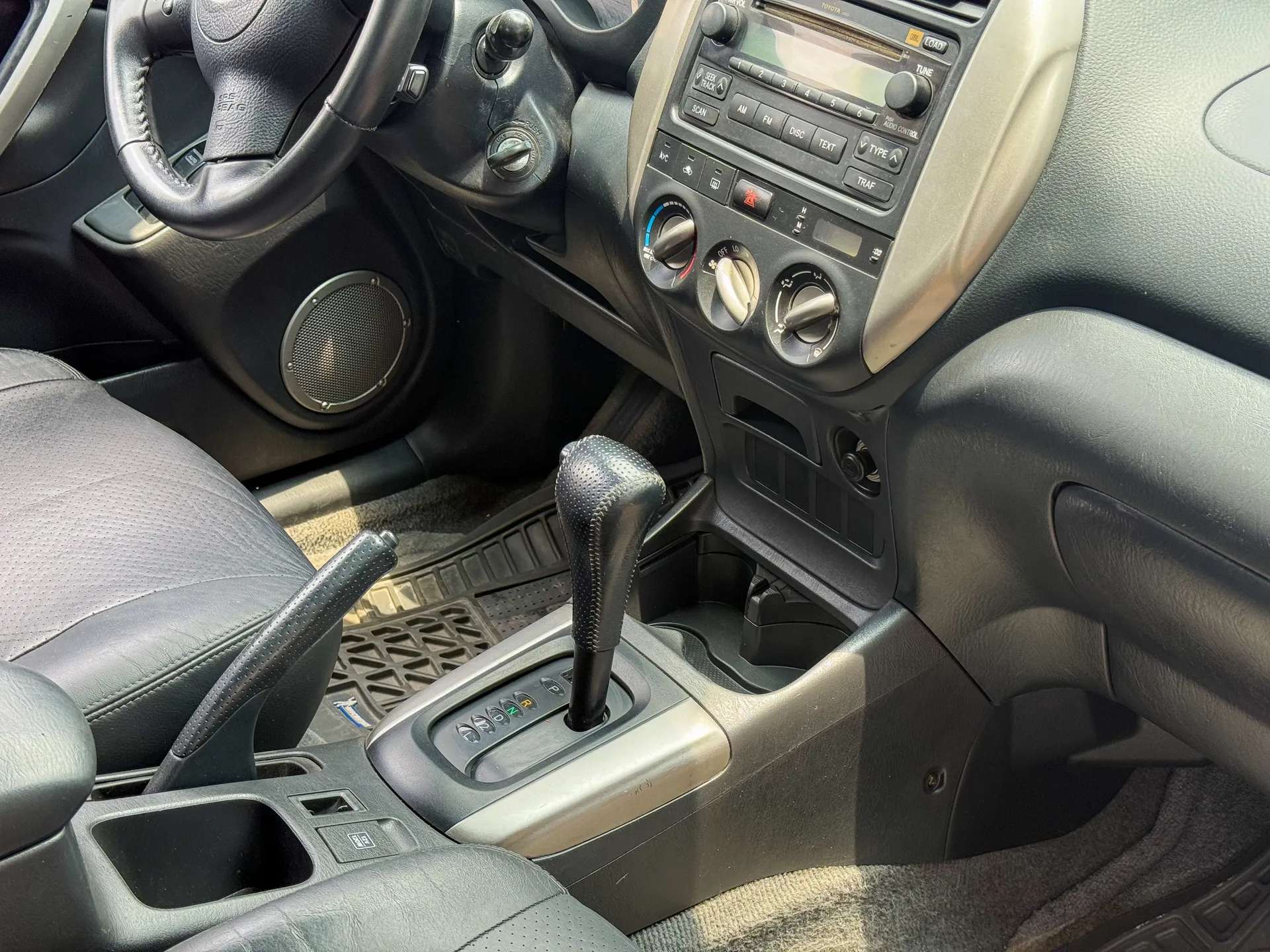 Car image 13
