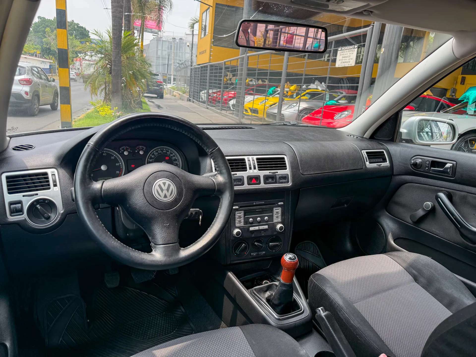 Car image 9