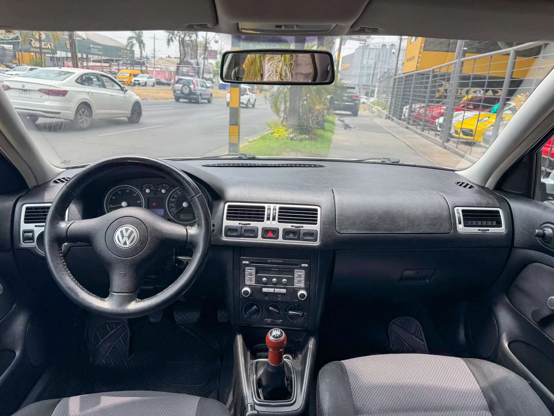 Car image 10