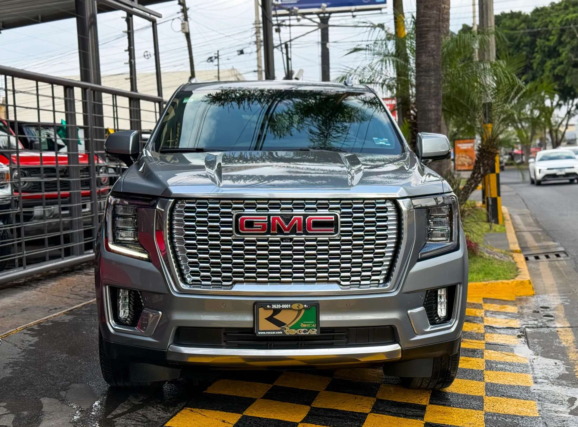 Car image 3