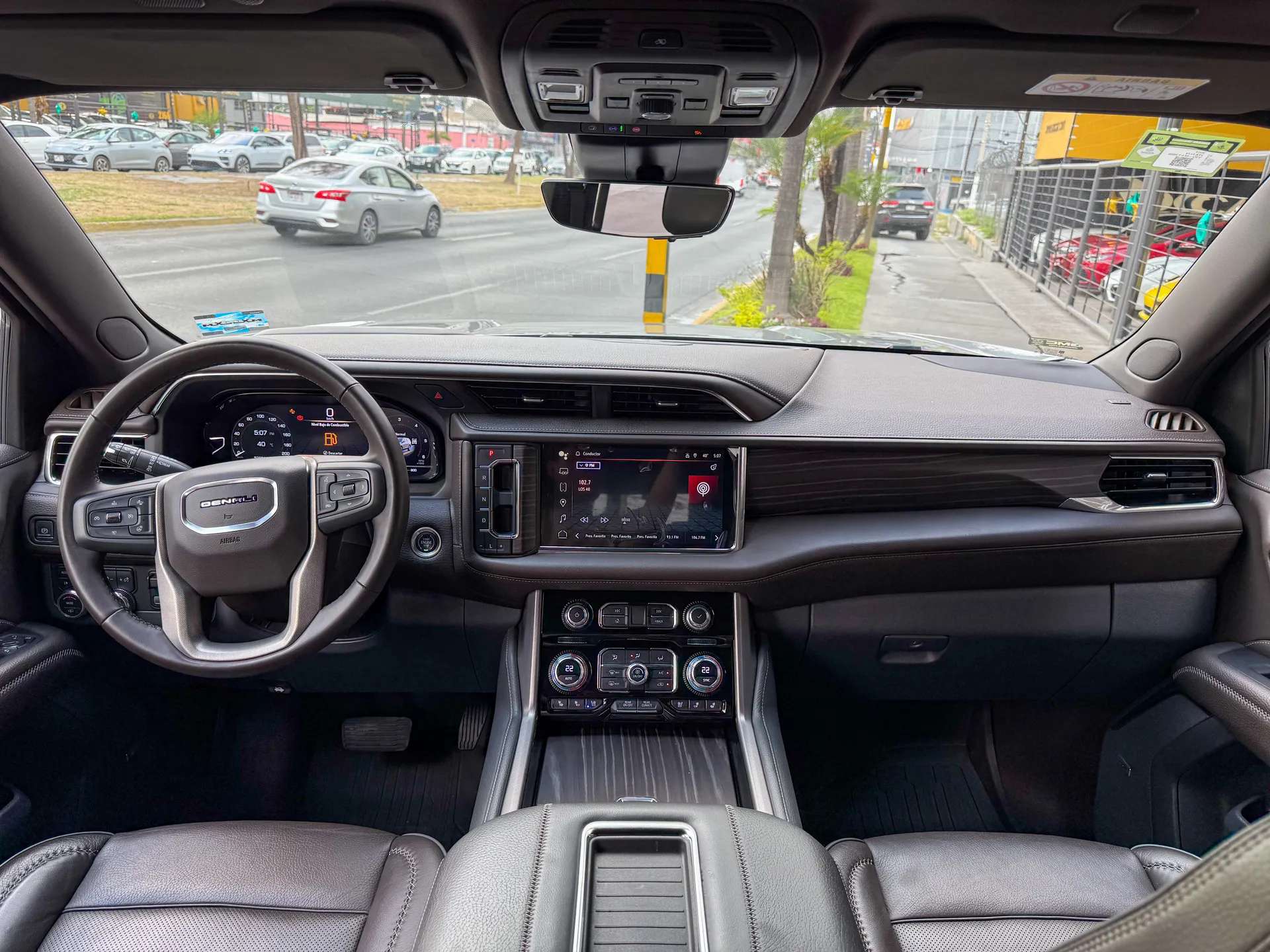 Car image 10