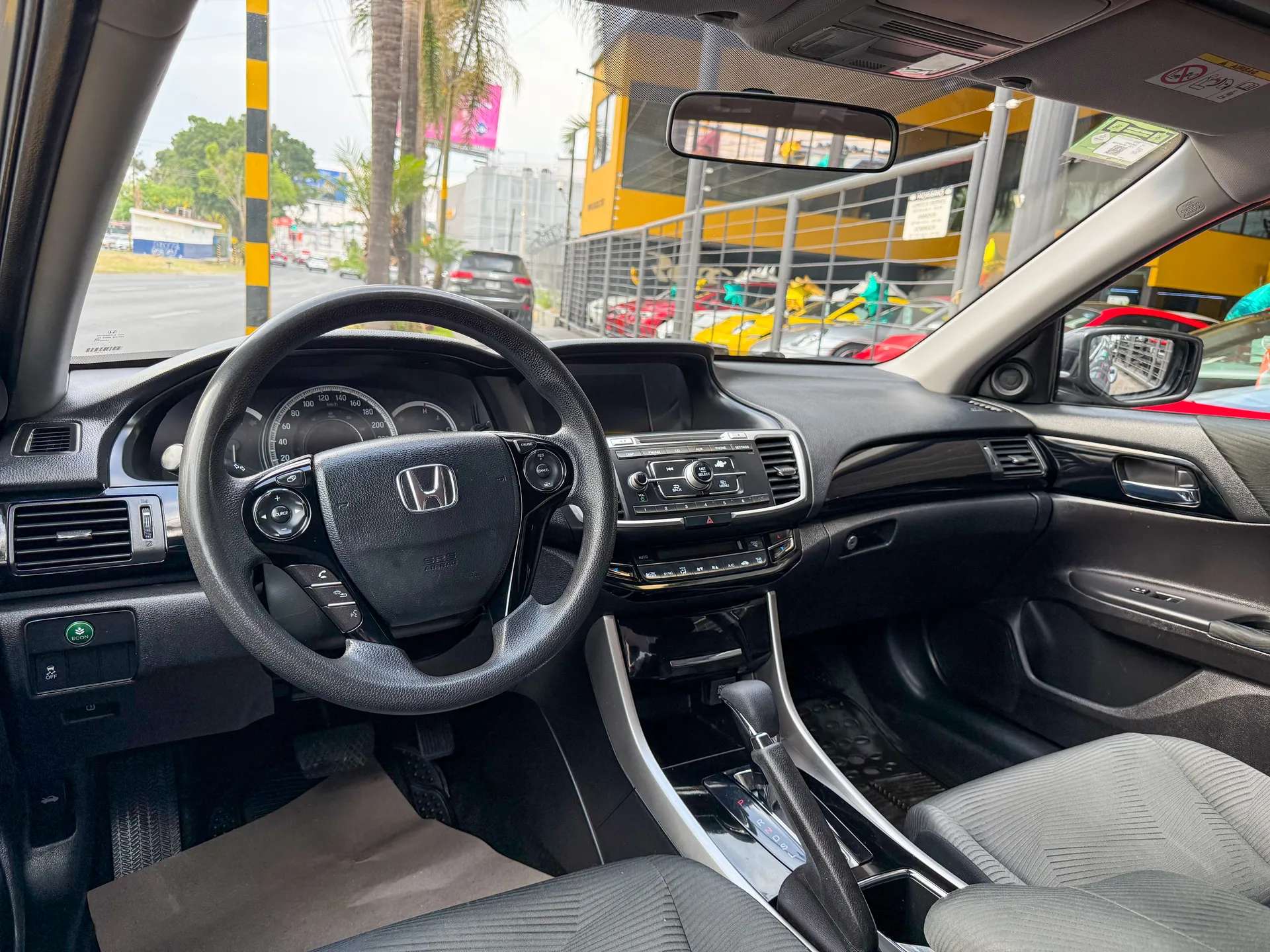 Car image 9