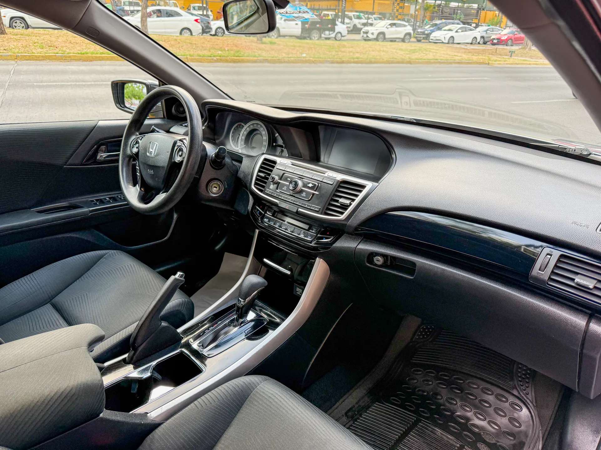 Car image 13