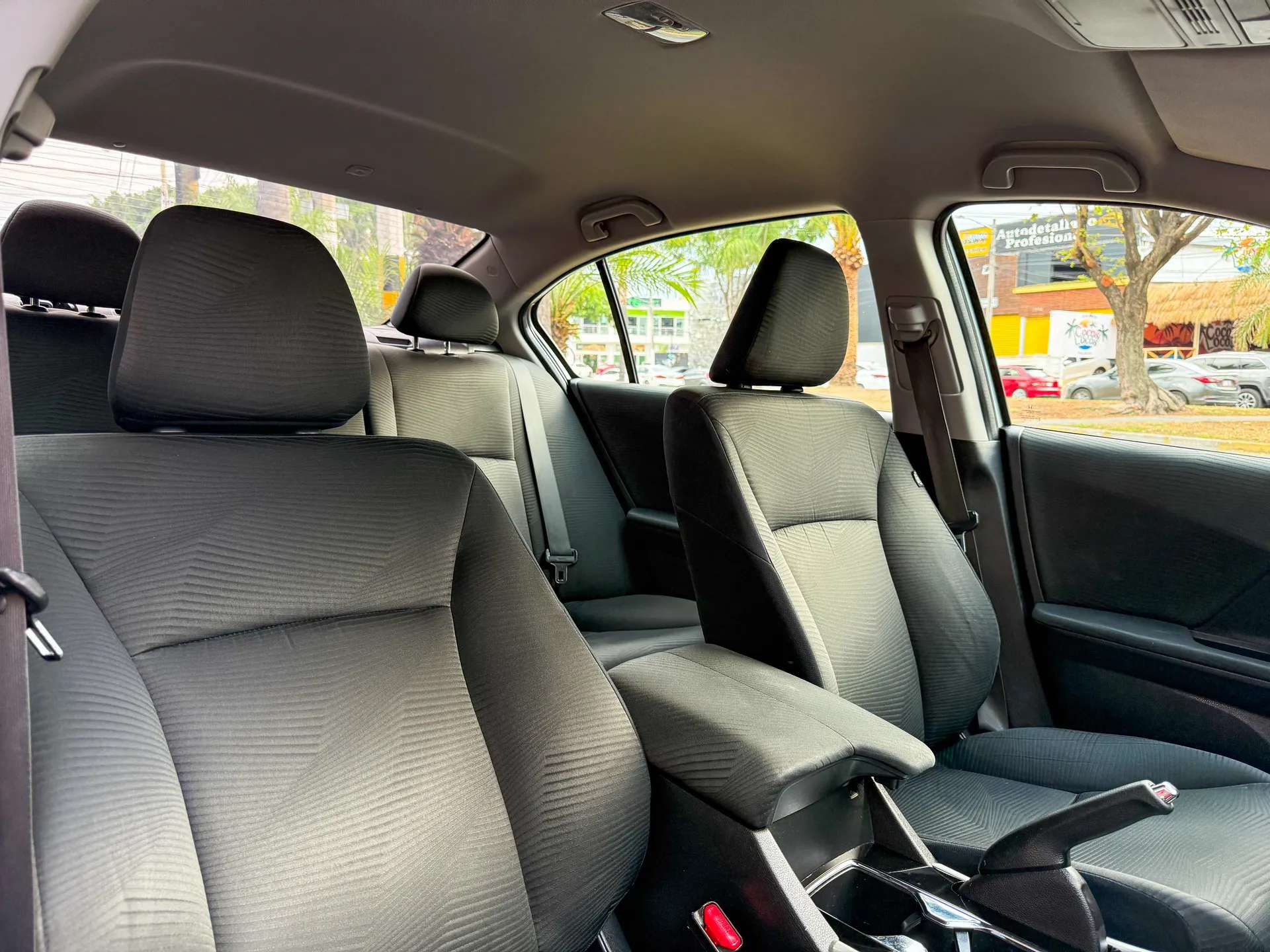 Car image 15