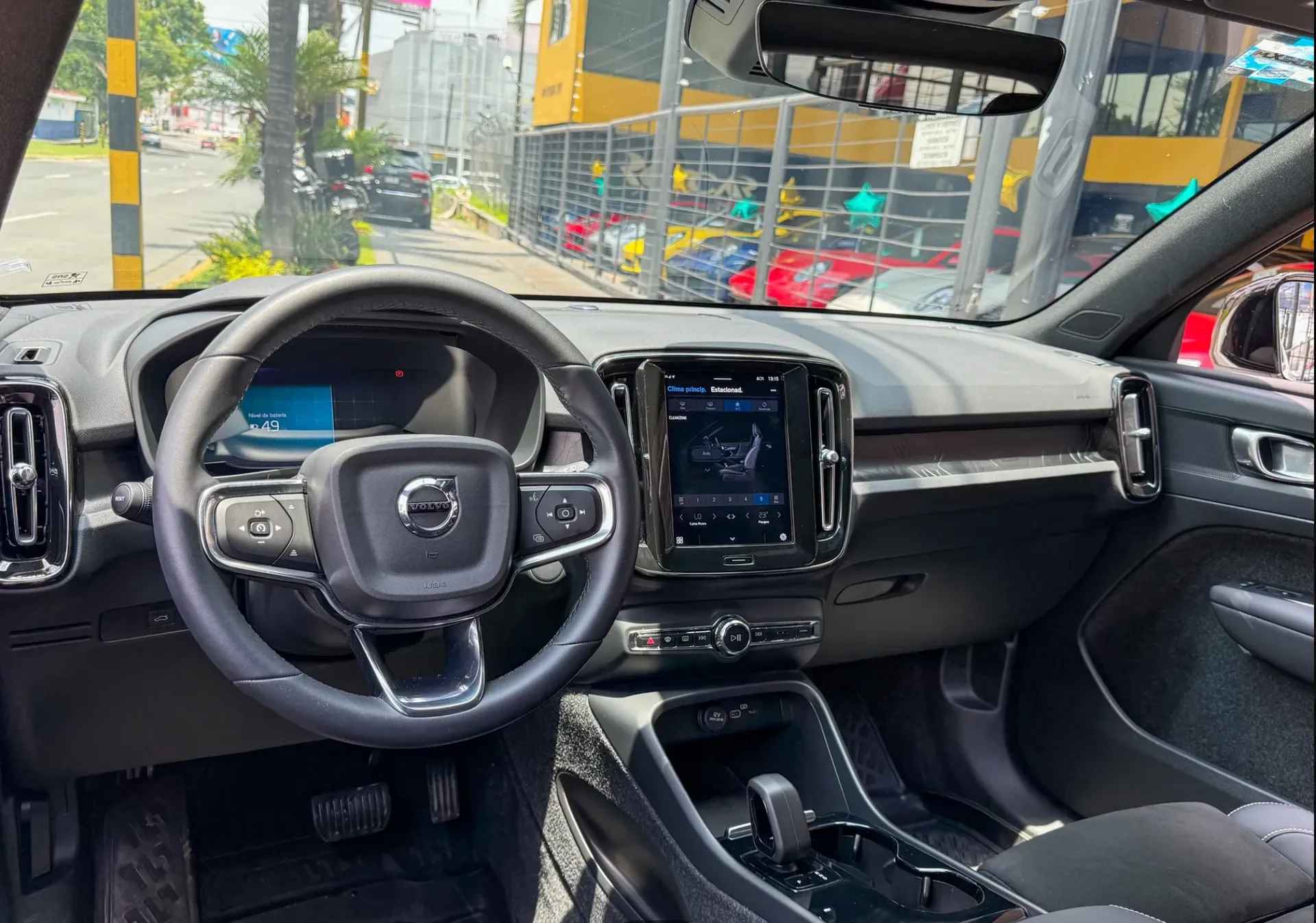 Car image 9