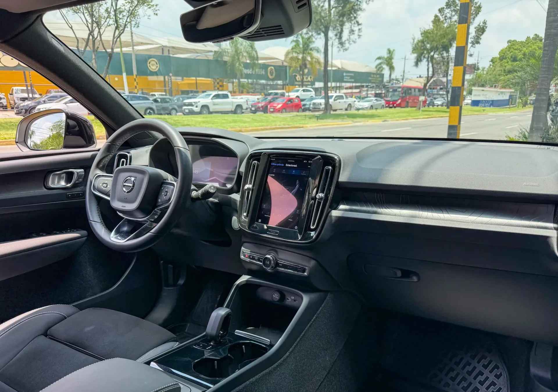 Car image 12