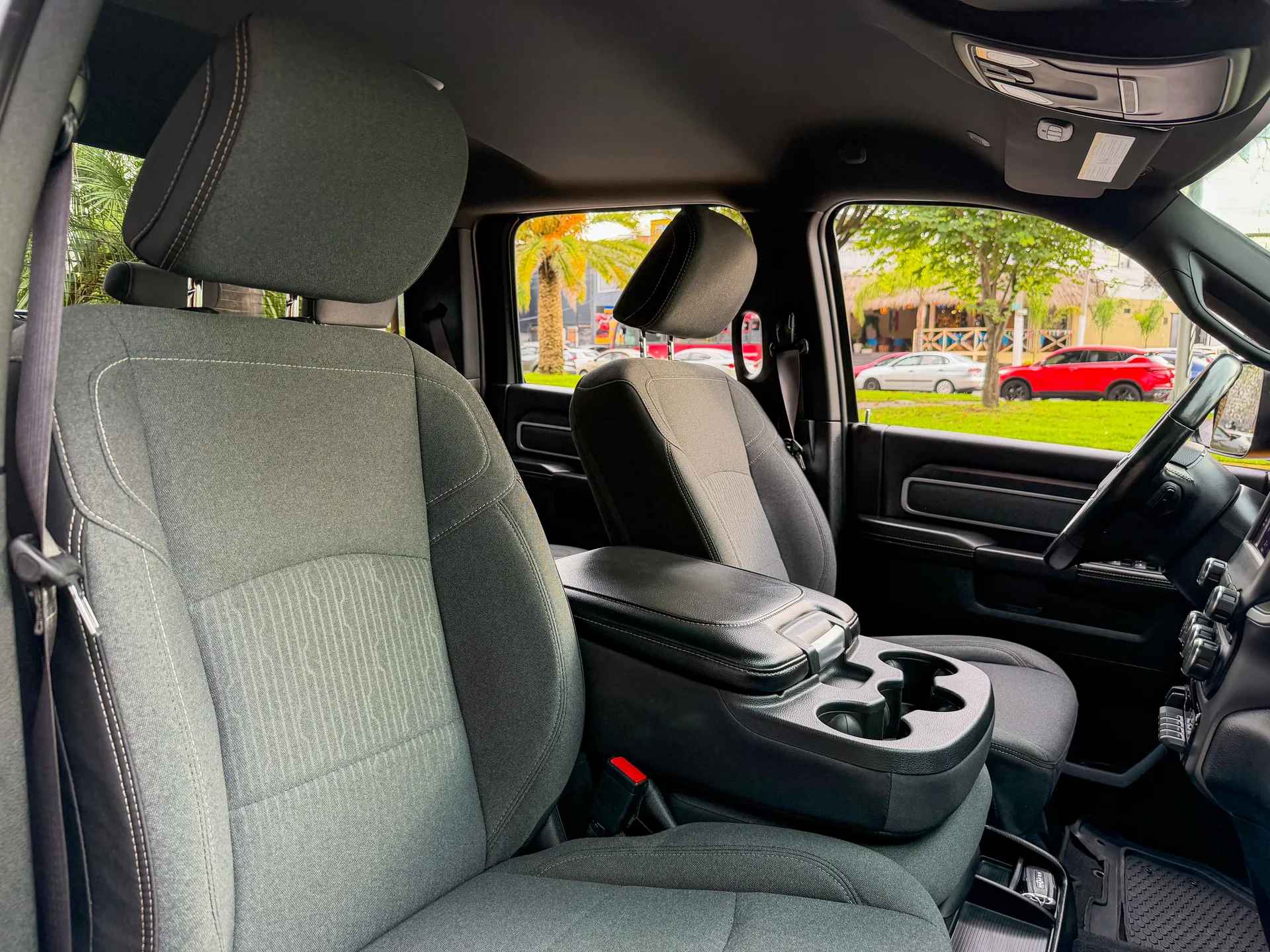 Car image 17