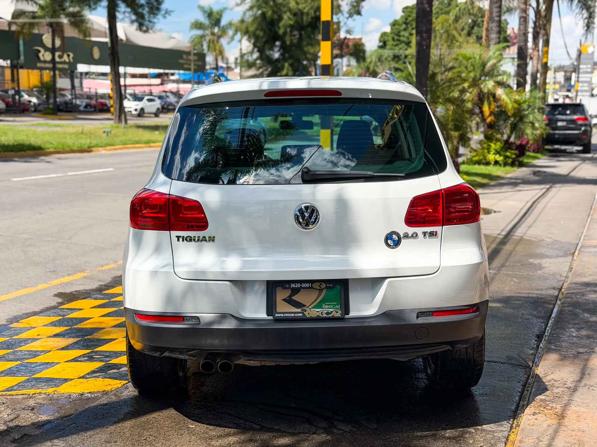 Car image 8