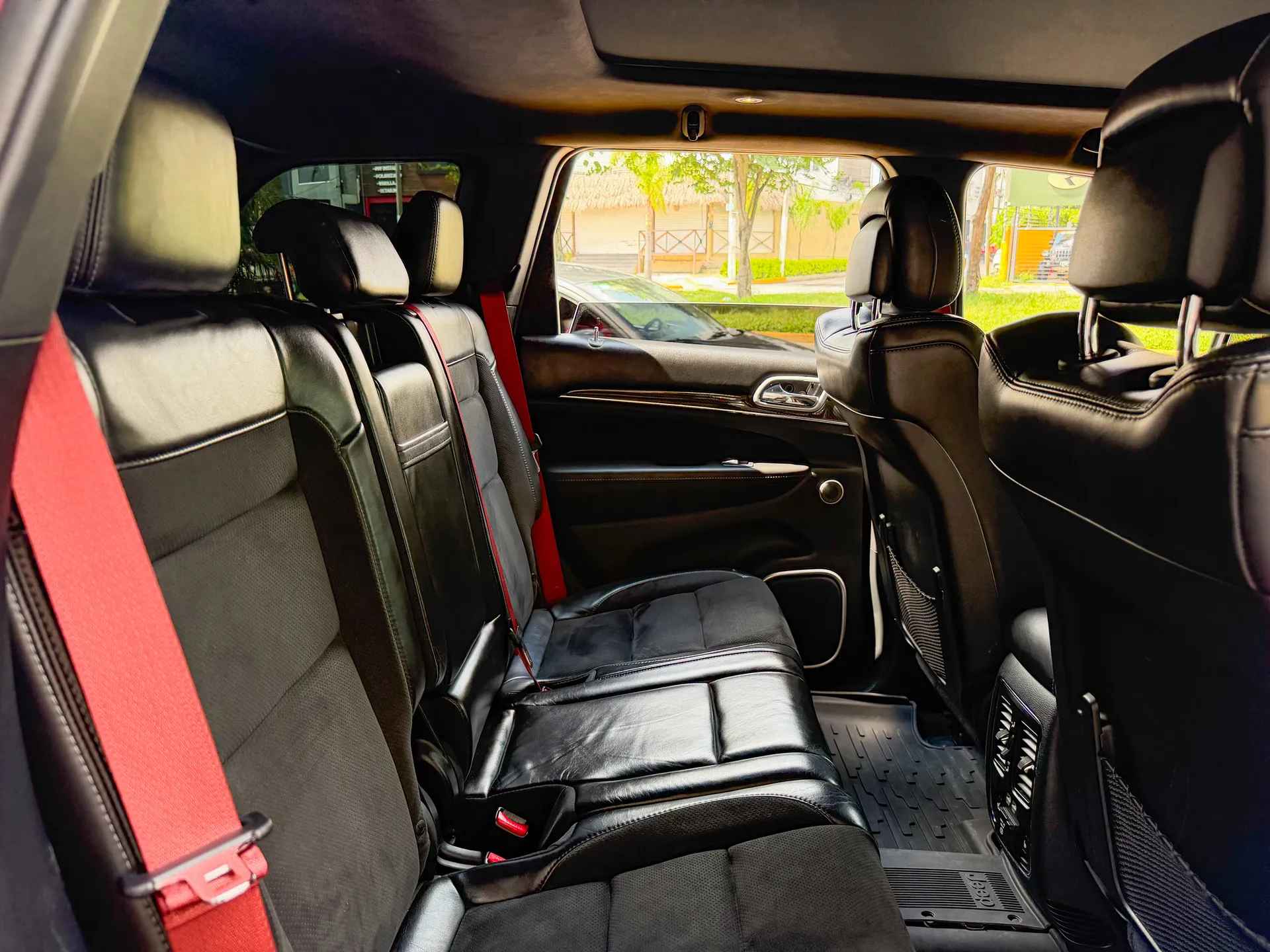 Car image 18
