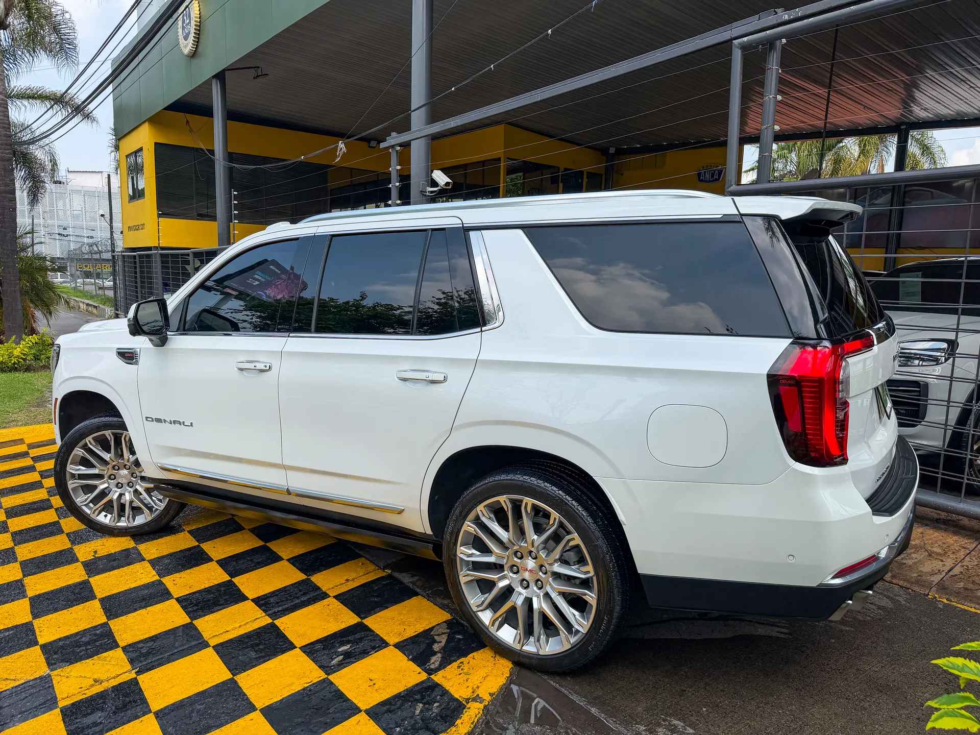 Car image 7