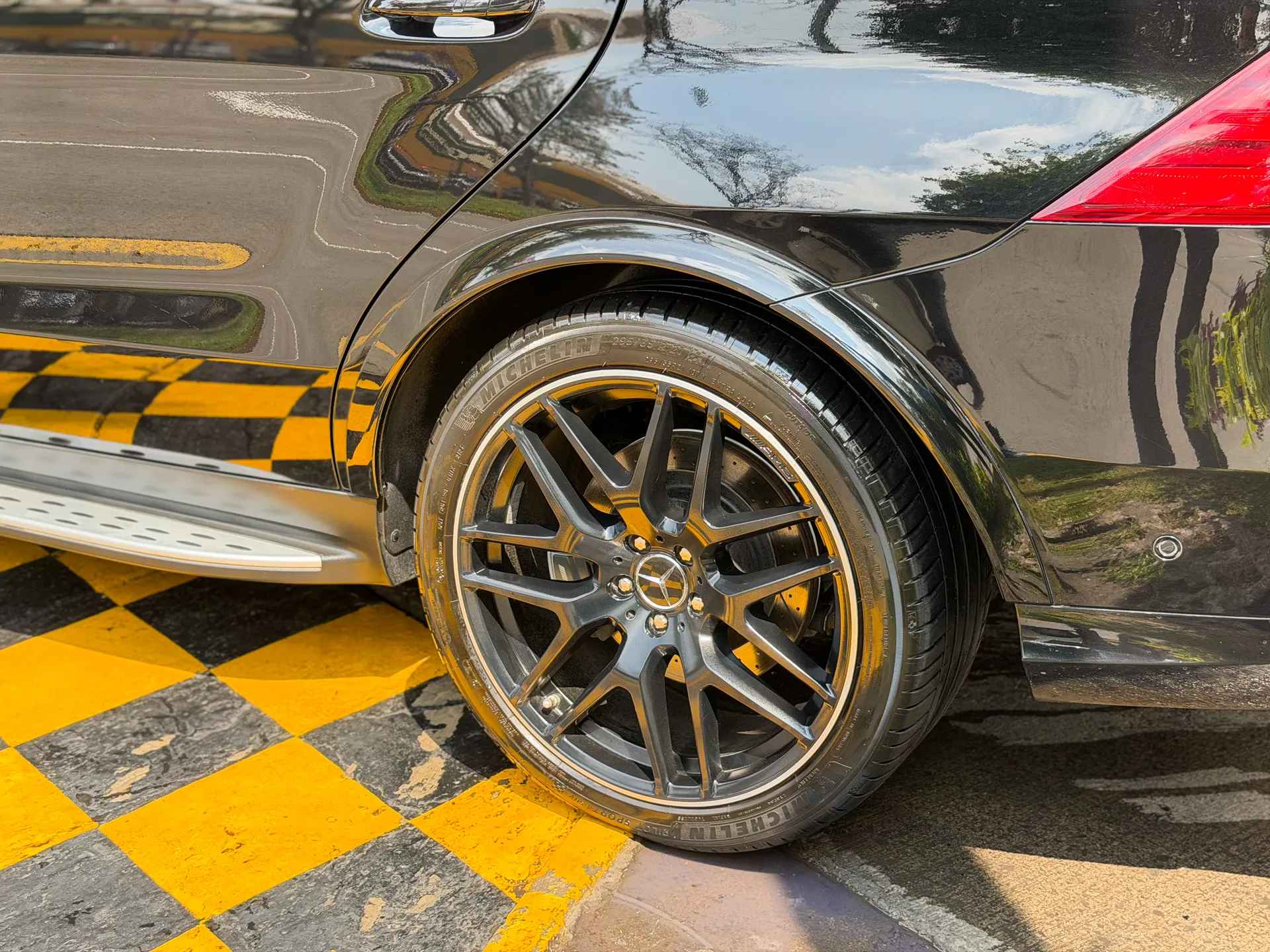 Car image 7