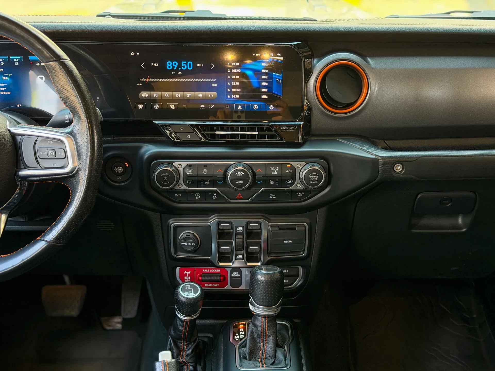Car image 15