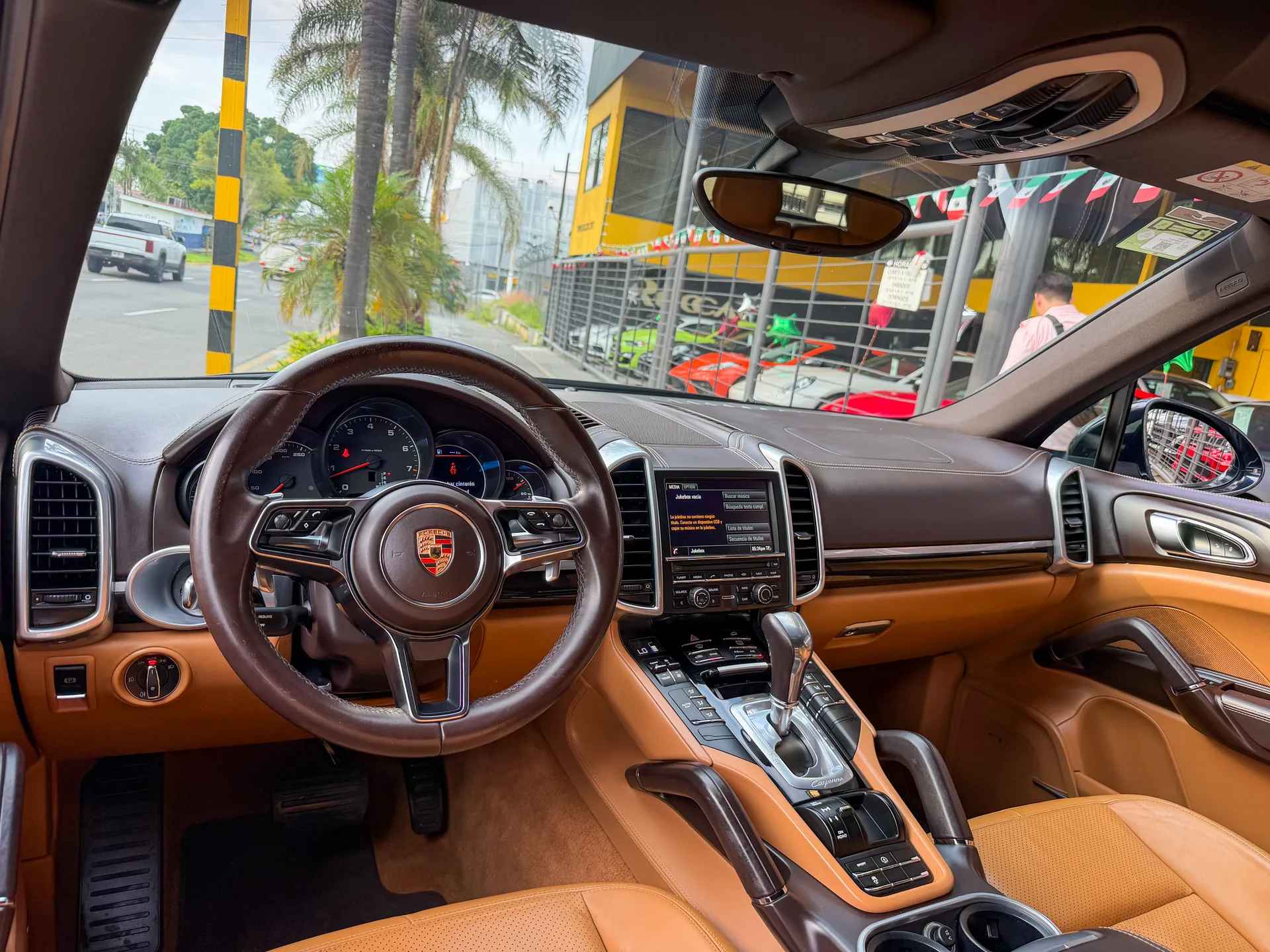 Car image 9