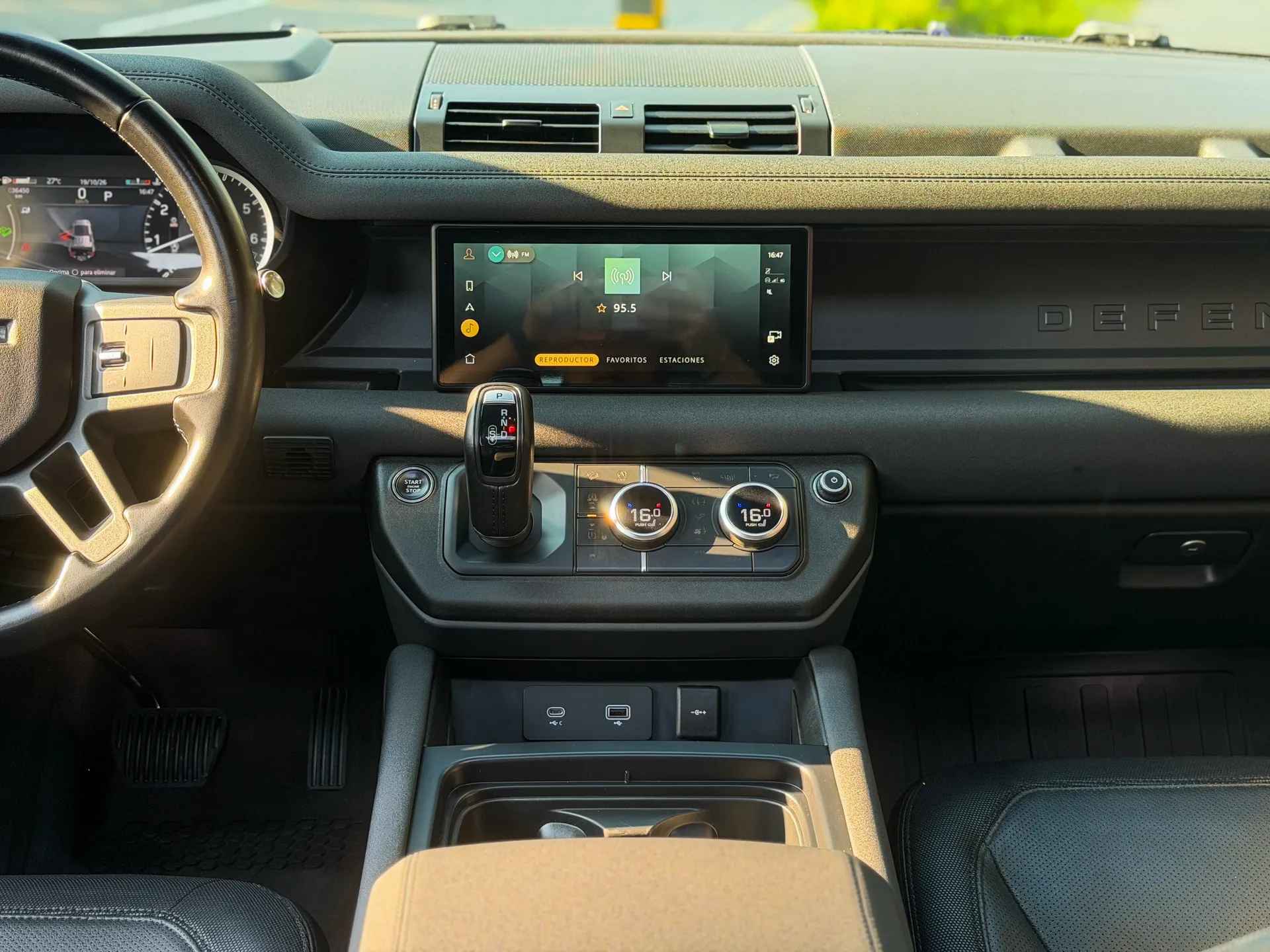 Car image 12