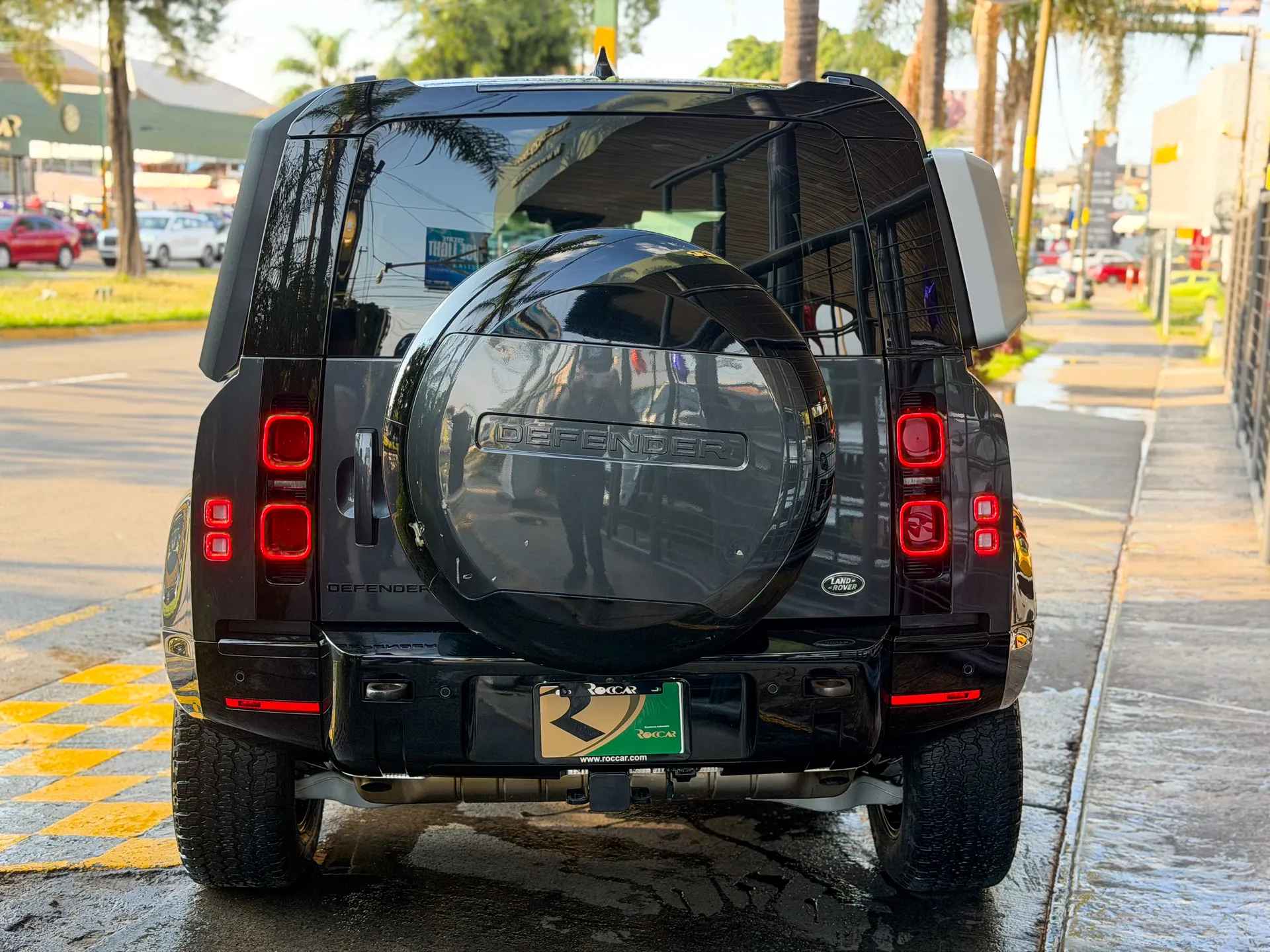 Car image 9