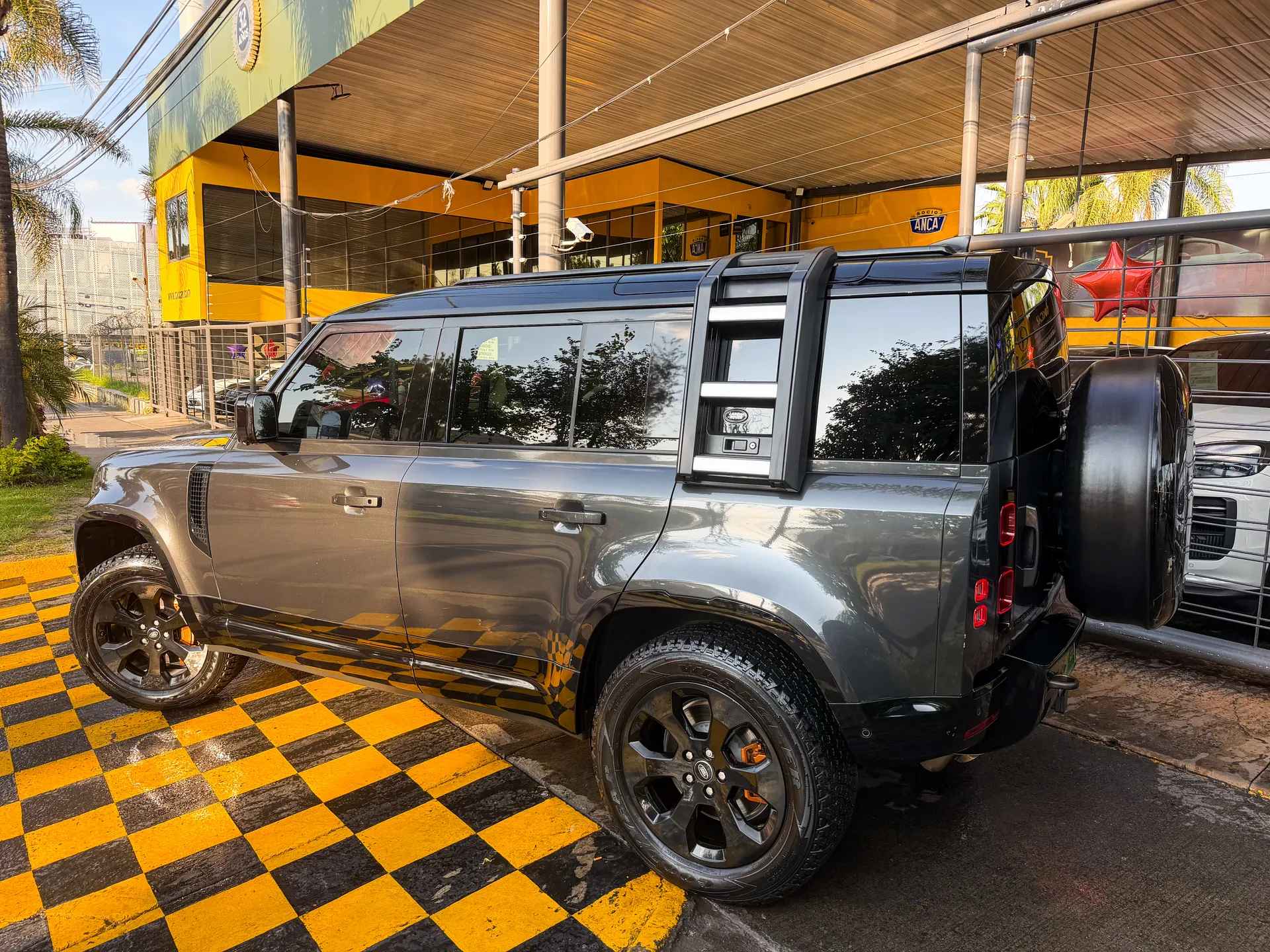 Car image 7