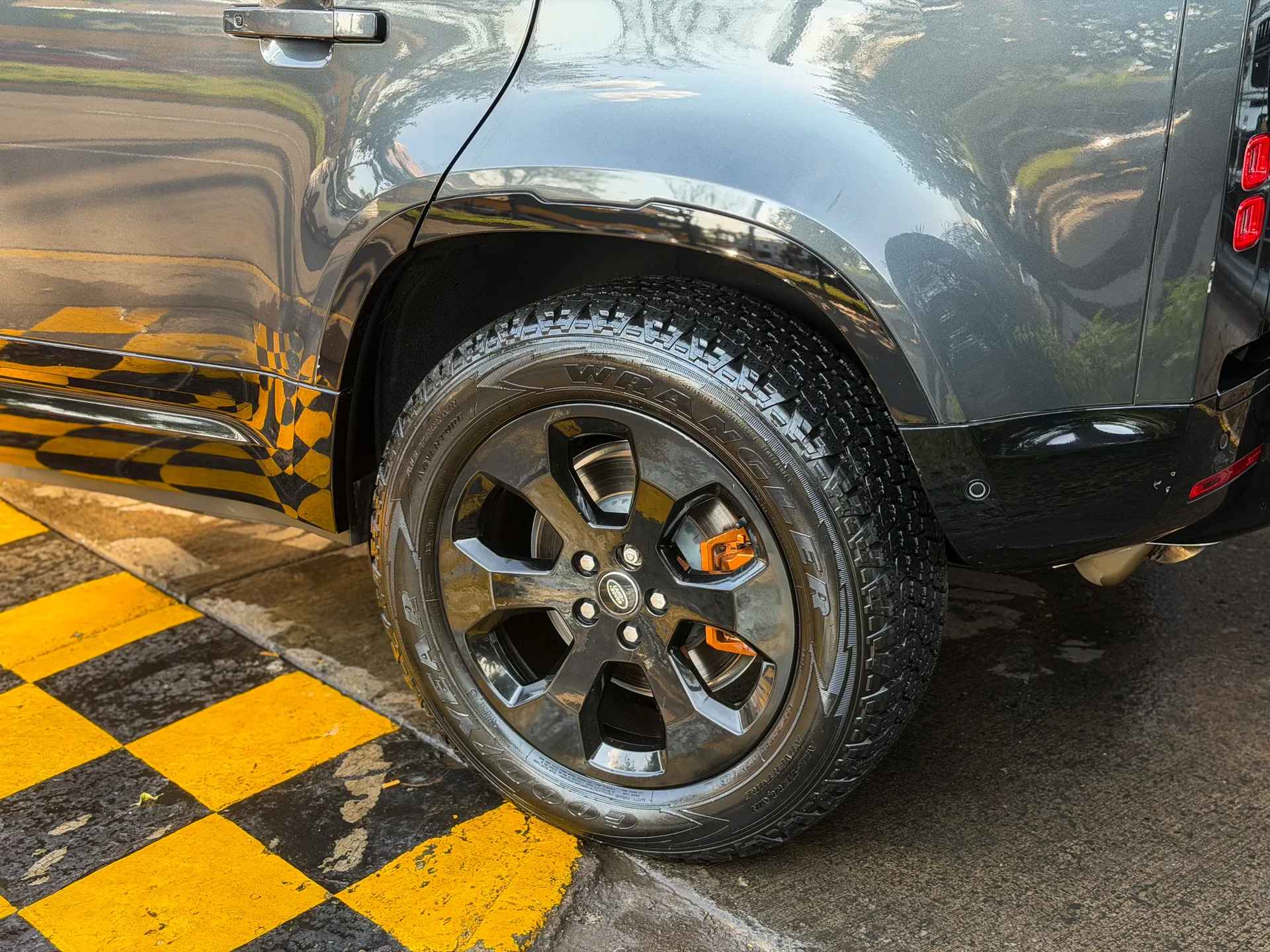 Car image 8