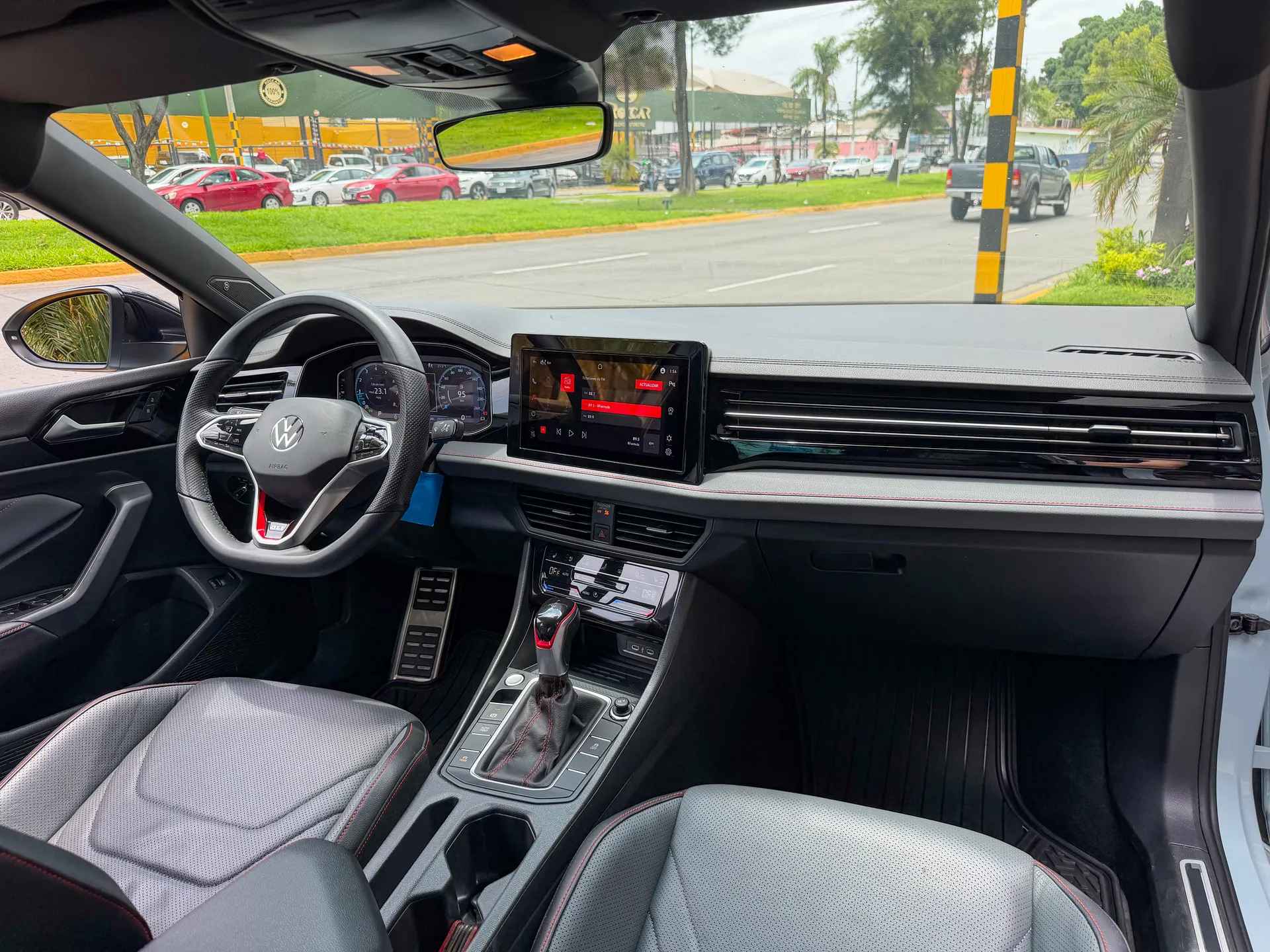 Car image 15